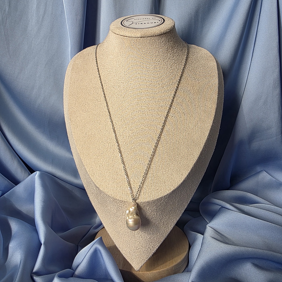 Lănțișor cu pandantiv � perlă de cultură barocă  - bijuterii - coliere - coliere cu pandative - Artynos.ro