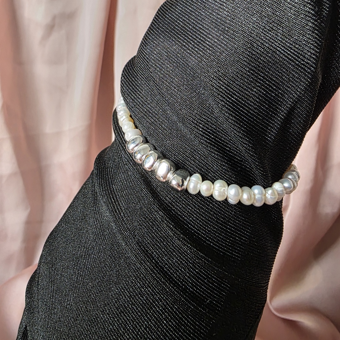 Brățară  cu perle de cultura si hematite  - bijuterii - brățări - brățări din perle - Artynos.ro