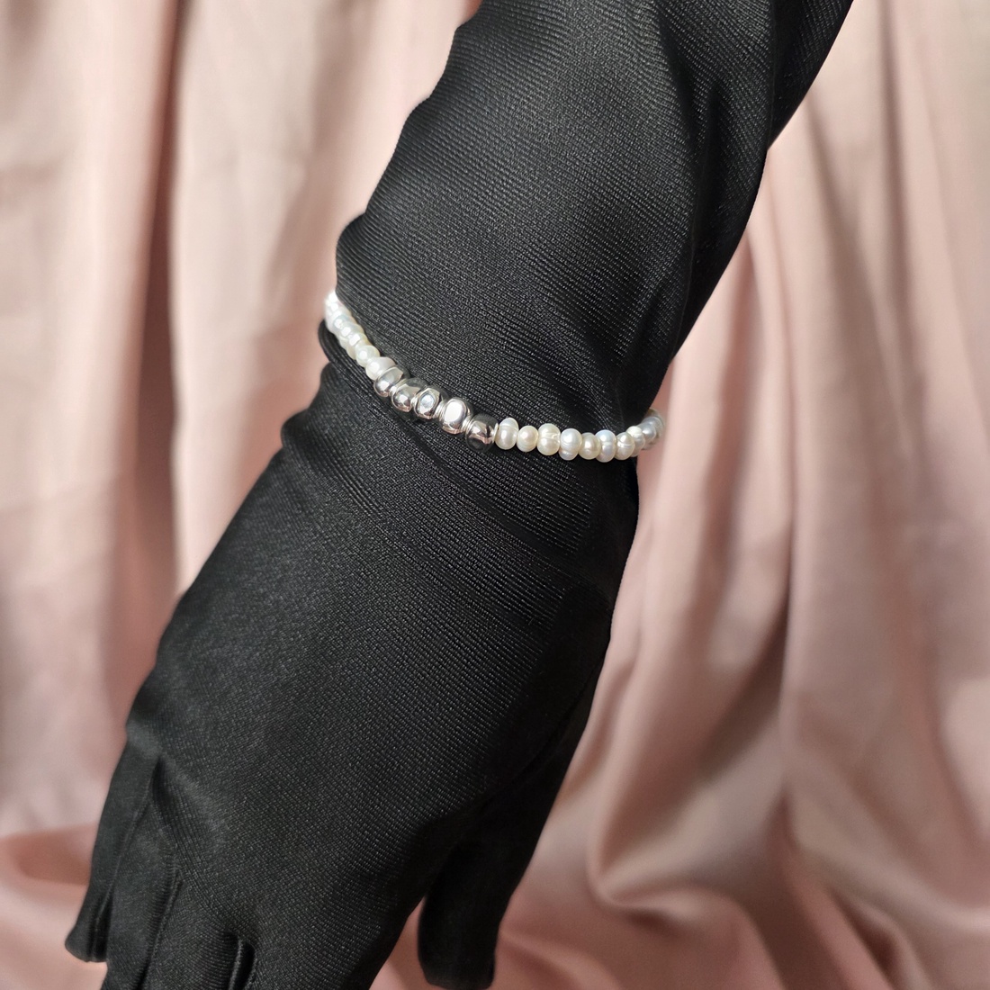 Brățară  cu perle de cultura si hematite  - bijuterii - brățări - brățări din perle - Artynos.ro