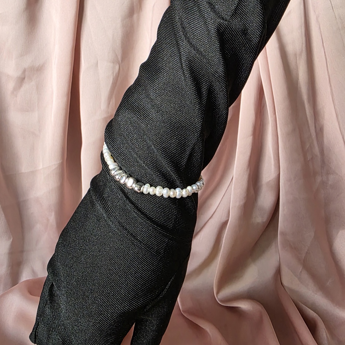 Brățară  cu perle de cultura si hematite  - bijuterii - brățări - brățări din perle - Artynos.ro