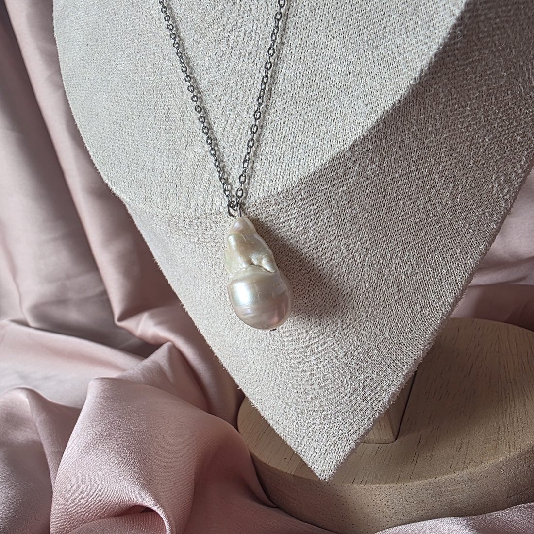 Colier cu perla de cultura barocă  si lant din otel inoxidabil - bijuterii - coliere - coliere din perle - Artynos.ro