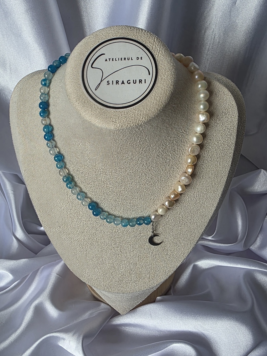 Colier din agat albastru  si perle de cultura - bijuterii - coliere - coliere din perle - Artynos.ro