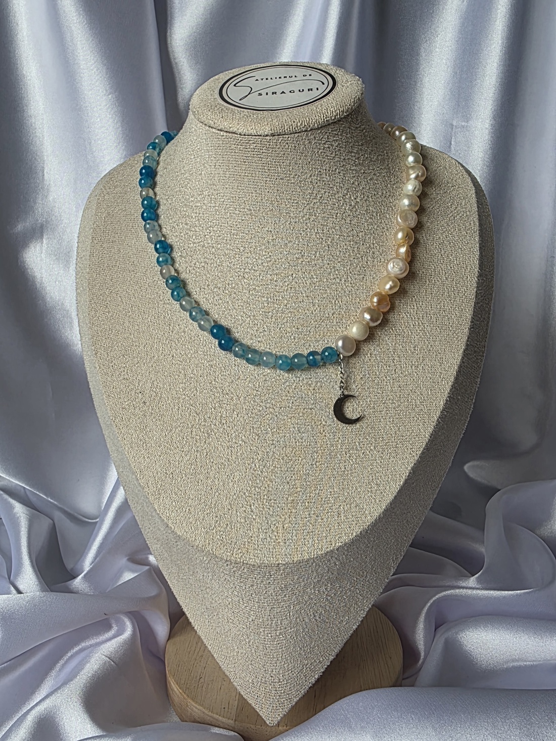 Colier din agat albastru  si perle de cultura - bijuterii - coliere - coliere din perle - Artynos.ro