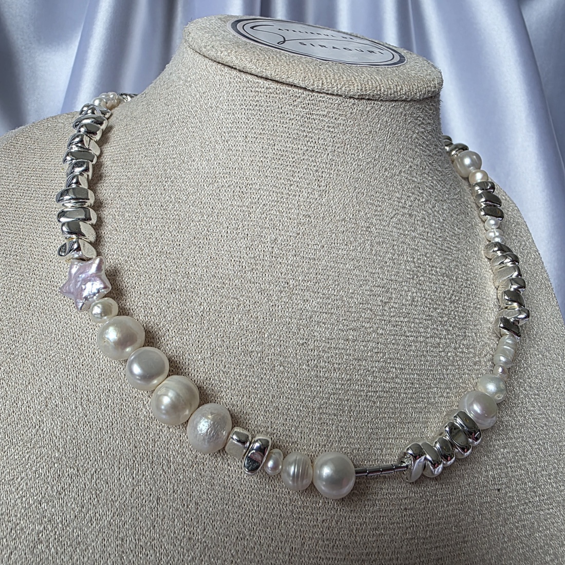 Colier din perle de cultură și hematite, cu lanț din oțel inoxidabil. - bijuterii - coliere - coliere din perle - Artynos.ro