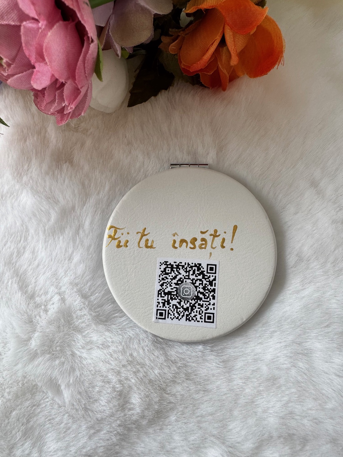 Oglinda Pictata manual - baie și frumusețe - accesorii pentru îngrijirea feței - accesorii machiaj - Artynos.ro Oglinda Pictata manual - baie și frumusețe - accesorii pentru îngrijirea feței - accesorii machiaj - Artynos.ro