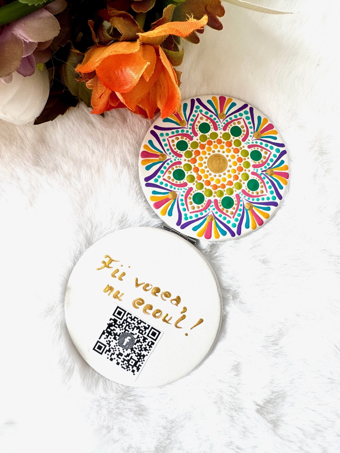 Oglinda poseta pictata manual - baie și frumusețe - accesorii pentru îngrijirea feței - accesorii machiaj - Artynos.ro Oglinda poseta pictata manual - baie și frumusețe - accesorii pentru îngrijirea feței - accesorii machiaj - Artynos.ro