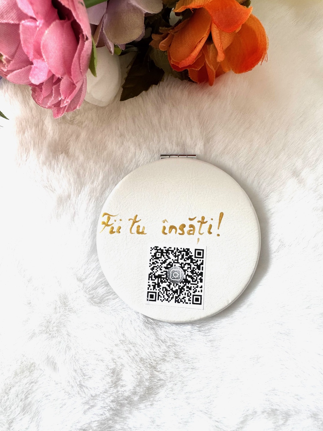 Oglinda Pictata manual - baie și frumusețe - accesorii pentru îngrijirea feței - accesorii machiaj - Artynos.ro Oglinda Pictata manual - baie și frumusețe - accesorii pentru îngrijirea feței - accesorii machiaj - Artynos.ro