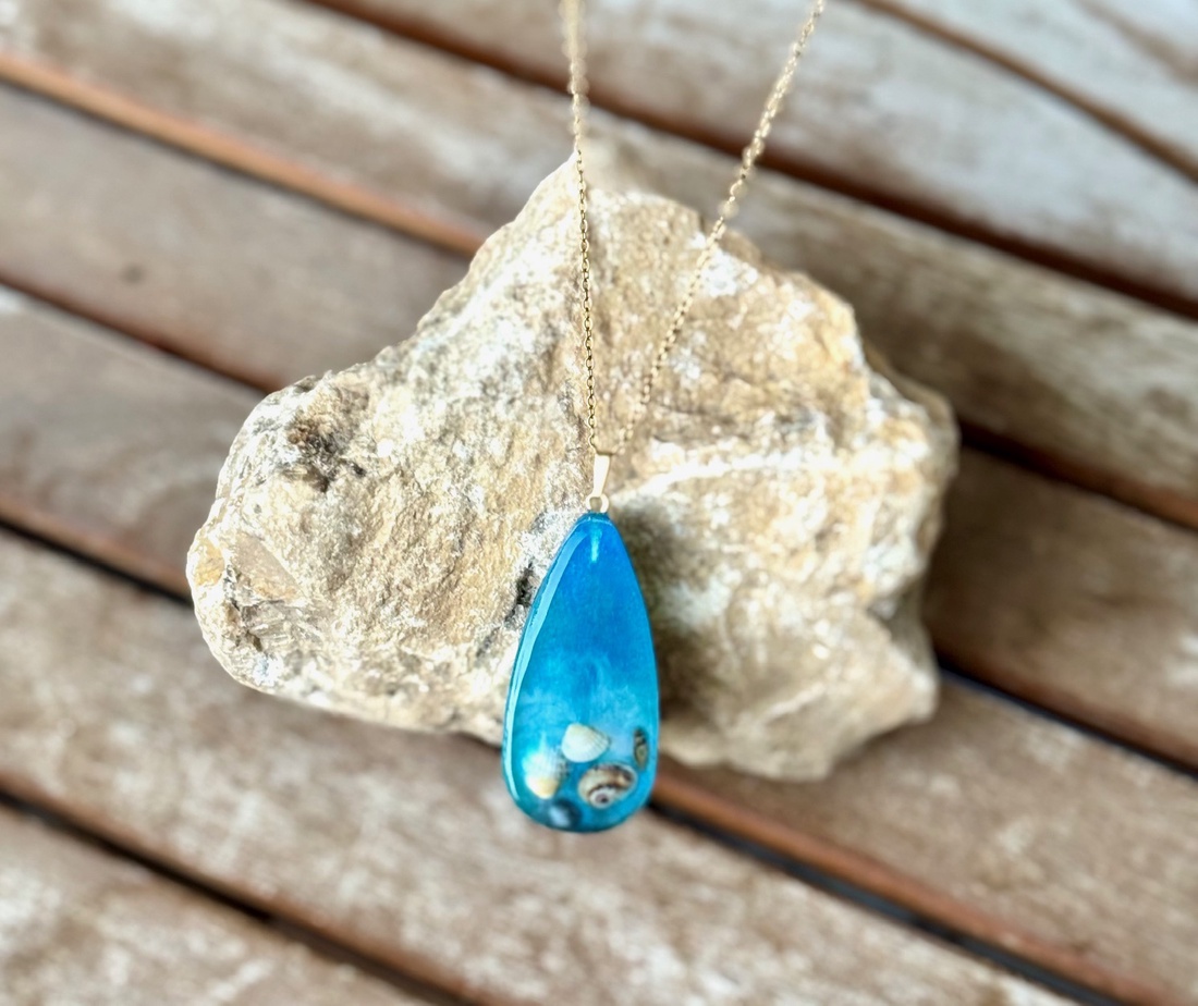 Pandantiv handmade unicat din scoici naturale - bijuterii - coliere - coliere cu pandantive - Artynos.ro Pandantiv handmade unicat din scoici naturale - bijuterii - coliere - coliere cu pandantive - Artynos.ro