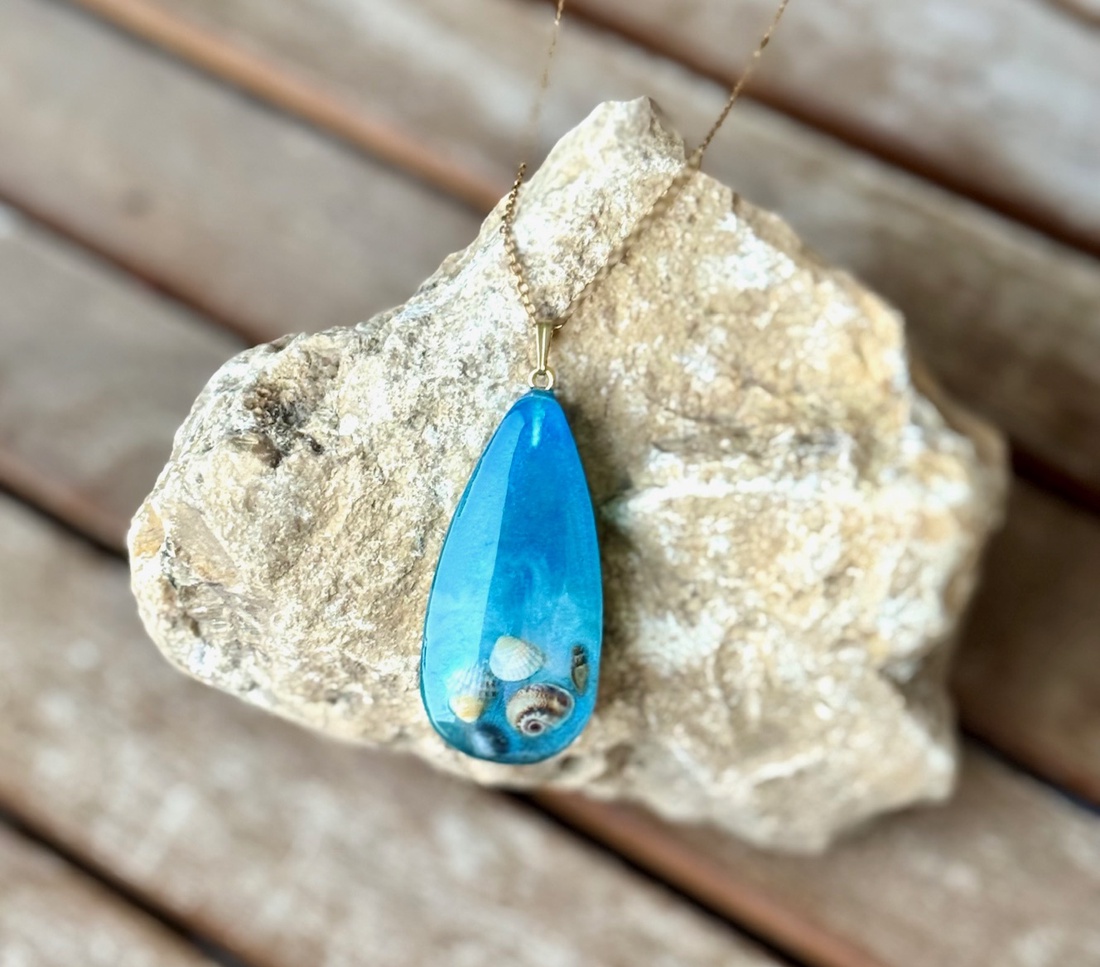 Pandantiv handmade unicat din scoici naturale - bijuterii - coliere - coliere cu pandantive - Artynos.ro Pandantiv handmade unicat din scoici naturale - bijuterii - coliere - coliere cu pandantive - Artynos.ro