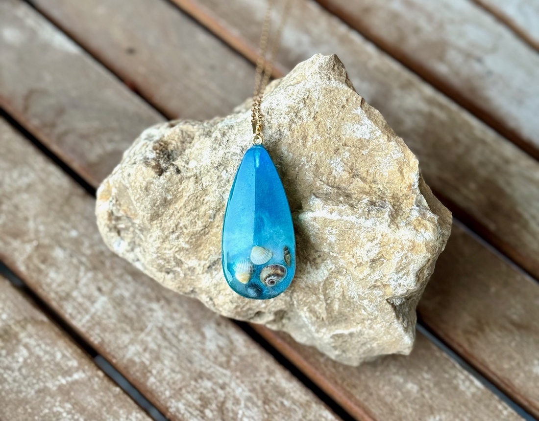 Pandantiv handmade unicat din scoici naturale - bijuterii - coliere - coliere cu pandantive - Artynos.ro Pandantiv handmade unicat din scoici naturale - bijuterii - coliere - coliere cu pandantive - Artynos.ro