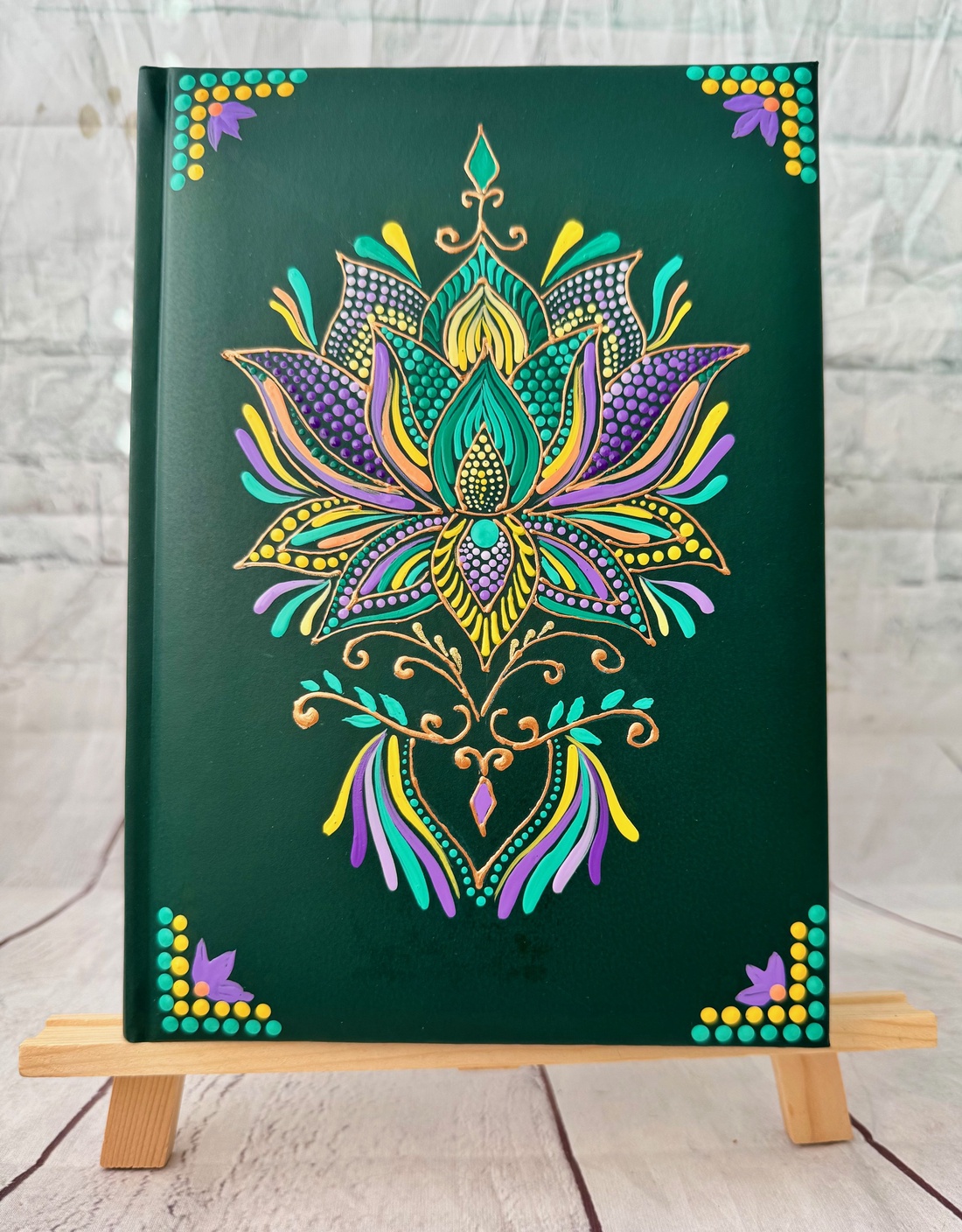 Agendă pictată manual în tehnica punctului Floare de Lotus - casă & stil de viață - papetărie de hârtie - caiete și jurnal - Artynos.ro Agendă pictată manual în tehnica punctului Floare de Lotus - casă & stil de viață - papetărie de hârtie - caiete și jurnal - Artynos.ro