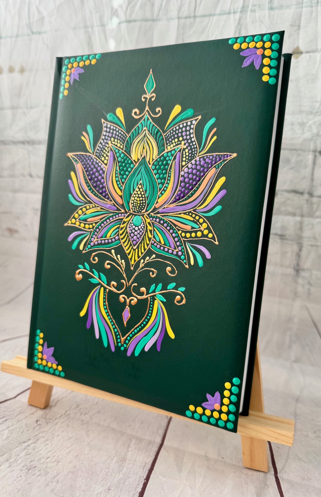 Agendă pictată manual în tehnica punctului Floare de Lotus - casă & stil de viață - papetărie de hârtie - caiete și jurnal - Artynos.ro Agendă pictată manual în tehnica punctului Floare de Lotus - casă & stil de viață - papetărie de hârtie - caiete și jurnal - Artynos.ro