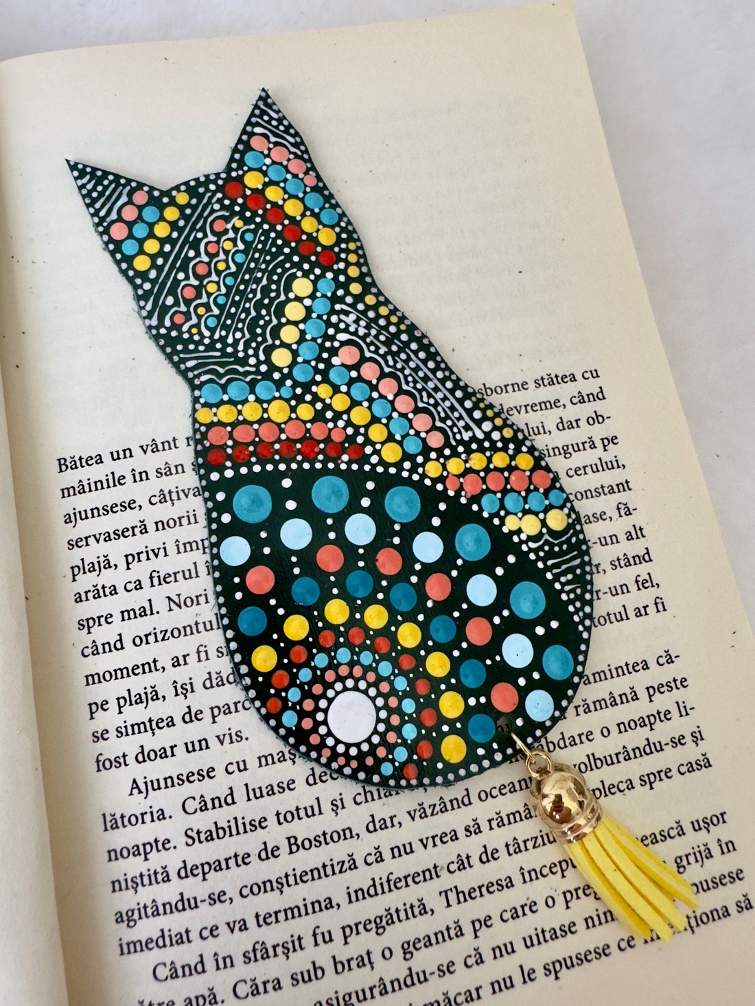 Semn de carte din piele naturala Kitty cat - cărți și creații cu tematică muzicală, cadouri - semn de carte - Artynos.ro Semn de carte din piele naturala Kitty cat - cărți și creații cu tematică muzicală, cadouri - semn de carte - Artynos.ro