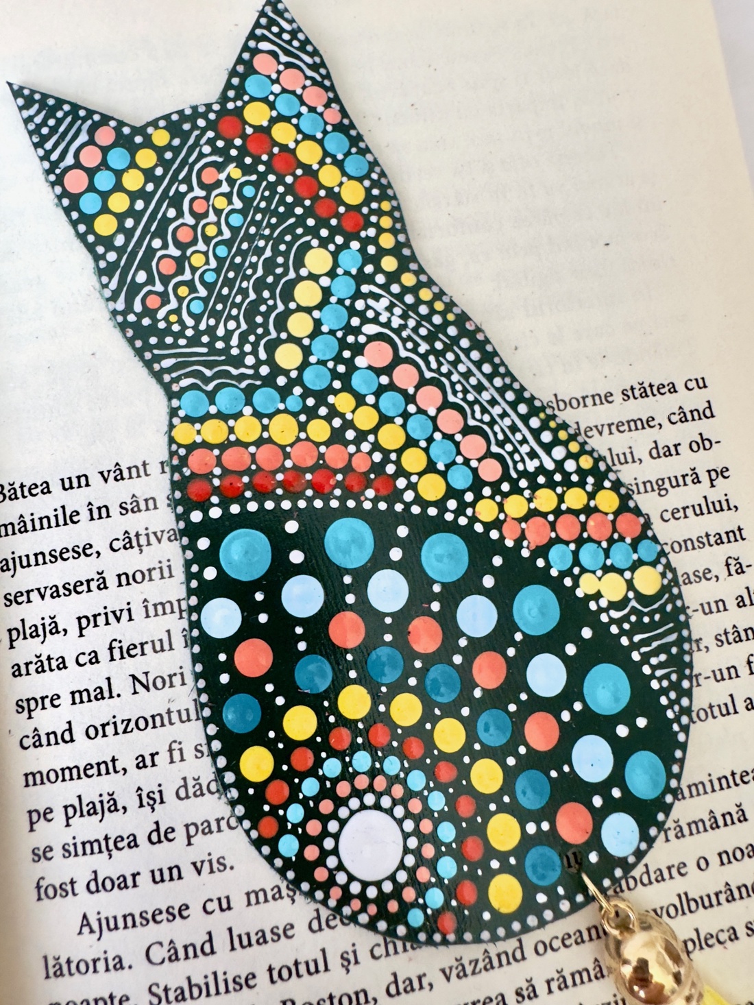 Semn de carte din piele naturala Kitty cat - cărți și creații cu tematică muzicală, cadouri - semn de carte - Artynos.ro Semn de carte din piele naturala Kitty cat - cărți și creații cu tematică muzicală, cadouri - semn de carte - Artynos.ro