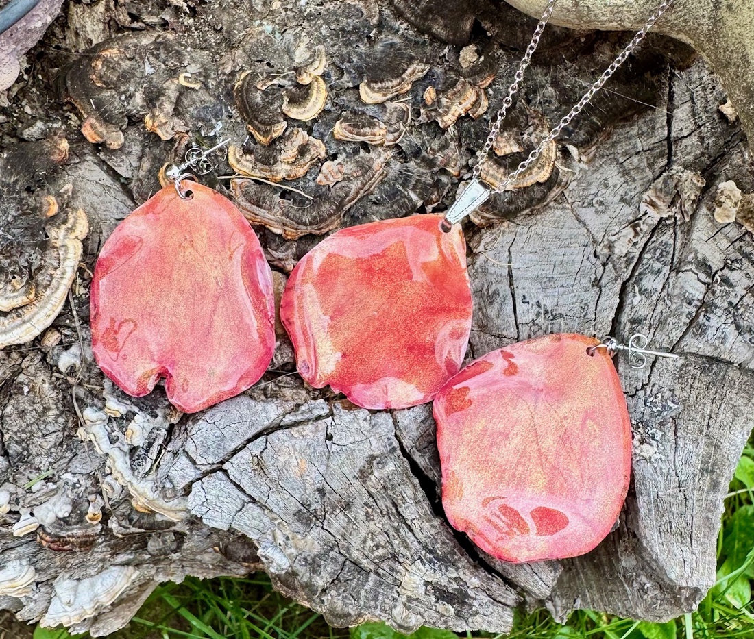 Set Colier si cercei din rasina si petale naturale de trandafir - bijuterii - seturi de bijuterii - Artynos.ro Set Colier si cercei din rasina si petale naturale de trandafir - bijuterii - seturi de bijuterii - Artynos.ro