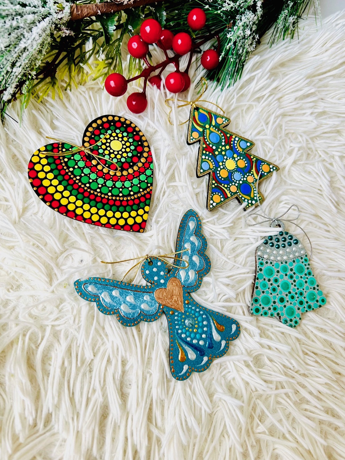 Set decoratiuni lemn Craciun -Pictat manual 3 - crăciun - decorațiuni de crăciun de casă - figurine pentru pomul de crăciun - Artynos.ro Set decoratiuni lemn Craciun -Pictat manual 3 - crăciun - decorațiuni de crăciun de casă - figurine pentru pomul de crăciun - Artynos.ro