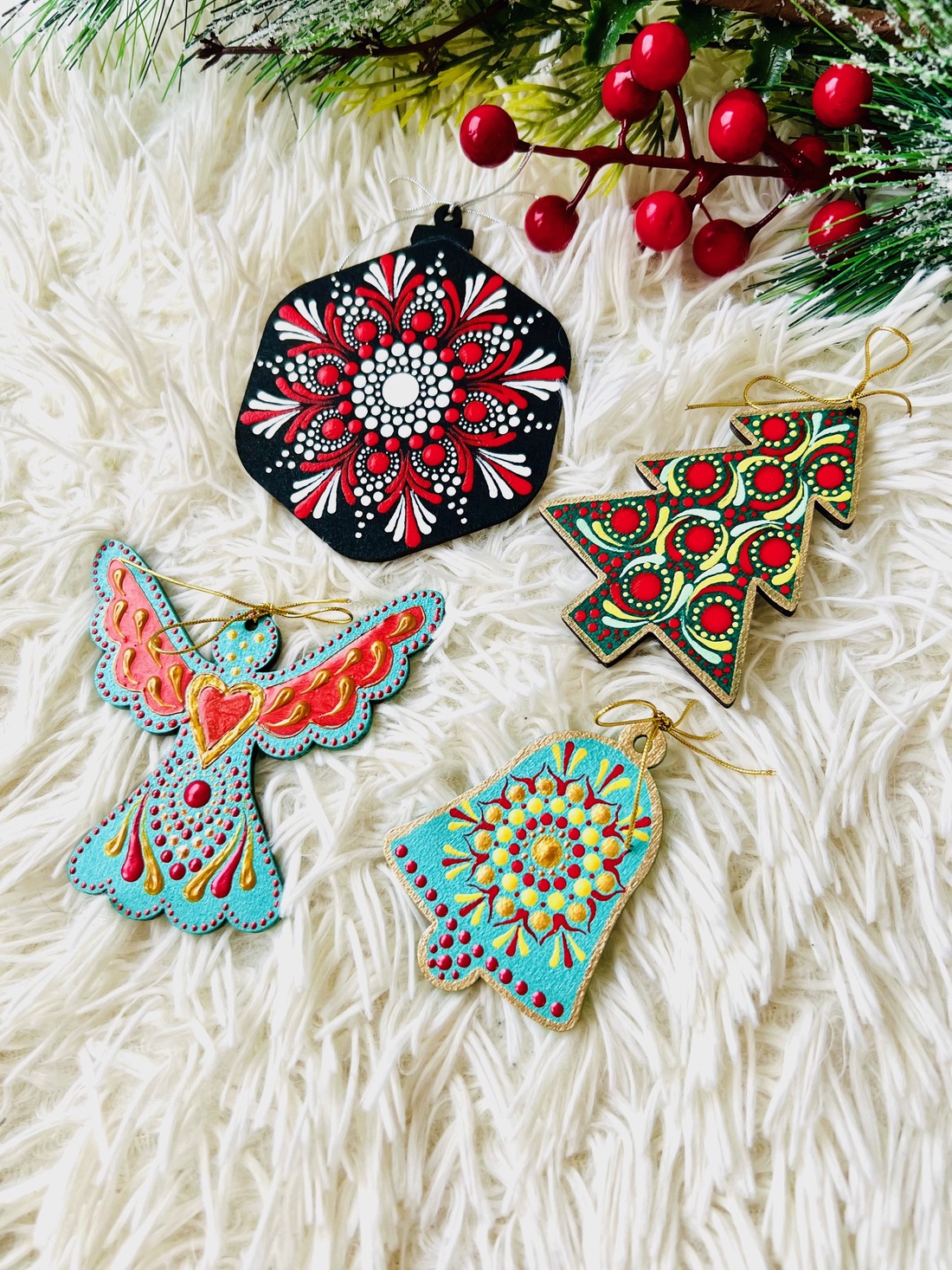 Set decoratiuni lemn Craciun pictate manual - 4 - crăciun - decorațiuni de crăciun de casă - figurine pentru pomul de crăciun - Artynos.ro Set decoratiuni lemn Craciun pictate manual - 4 - crăciun - decorațiuni de crăciun de casă - figurine pentru pomul de crăciun - Artynos.ro