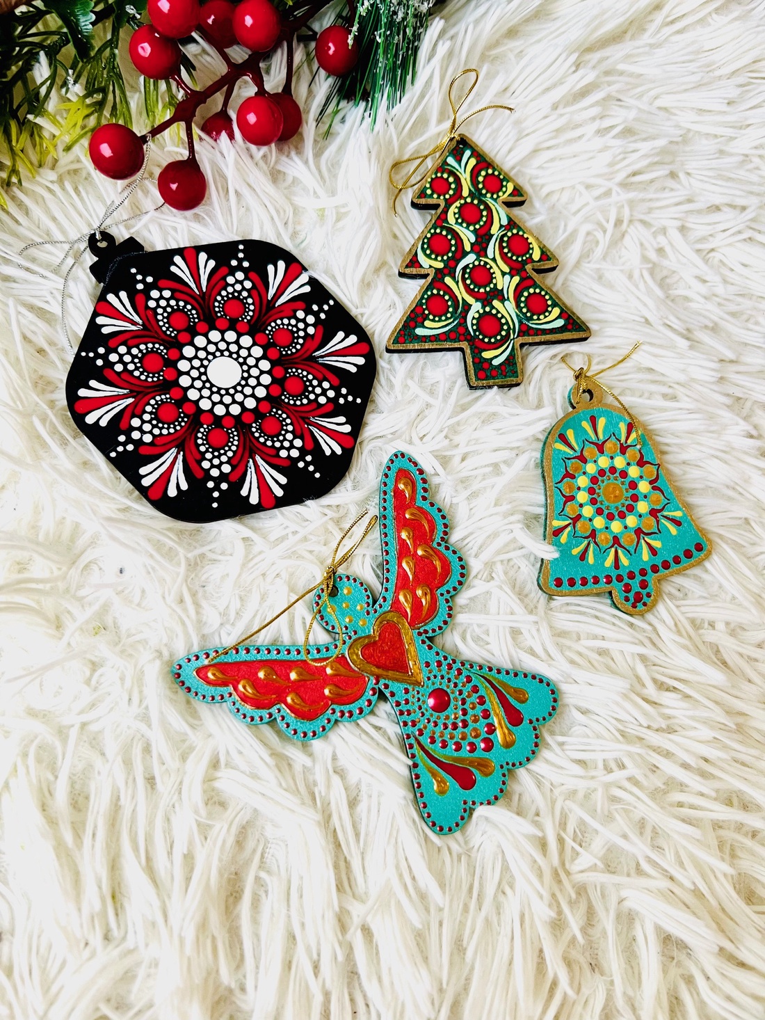 Set decoratiuni lemn Craciun pictate manual - 4 - crăciun - decorațiuni de crăciun de casă - figurine pentru pomul de crăciun - Artynos.ro Set decoratiuni lemn Craciun pictate manual - 4 - crăciun - decorațiuni de crăciun de casă - figurine pentru pomul de crăciun - Artynos.ro