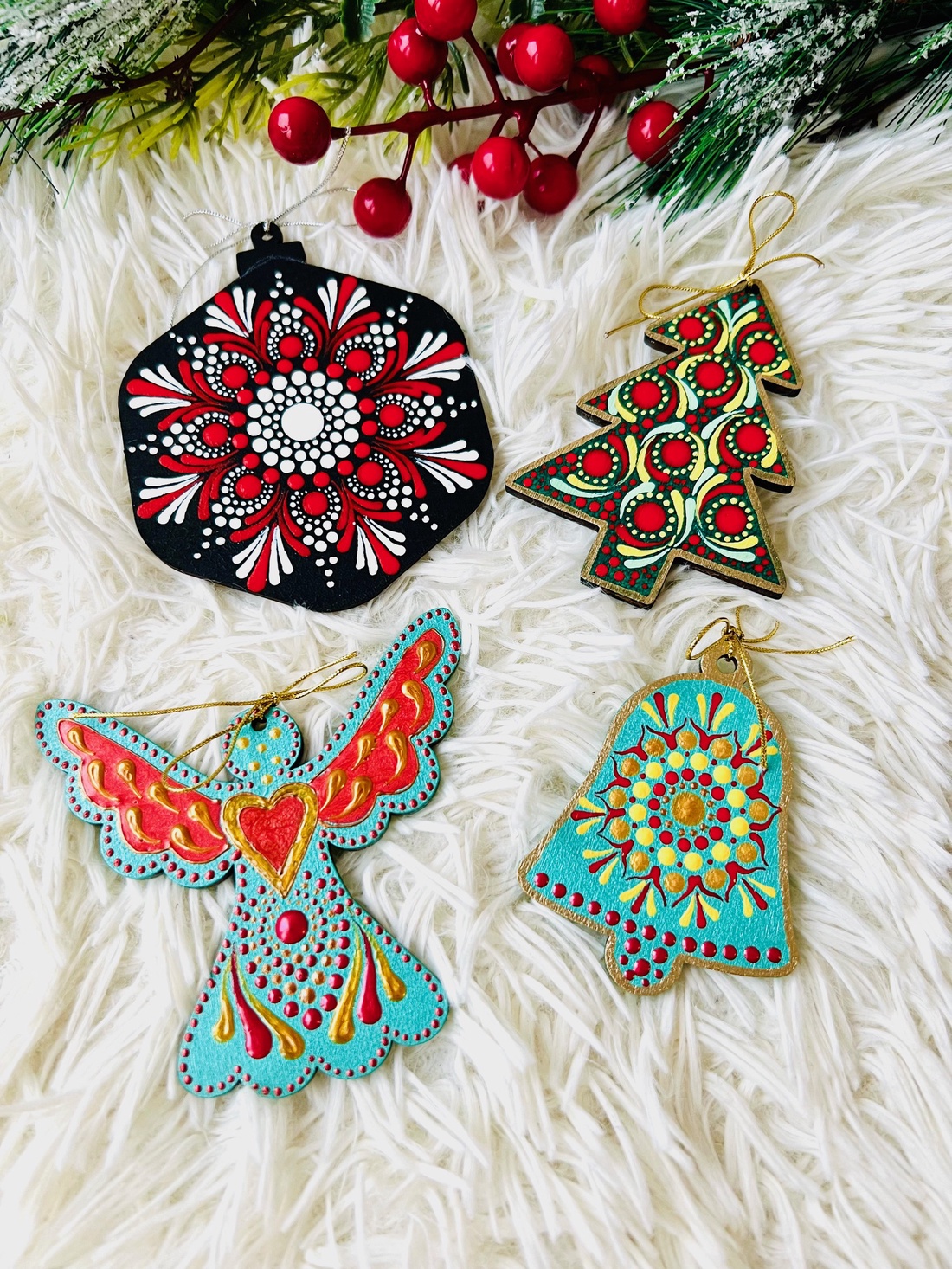 Set decoratiuni lemn Craciun pictate manual - 4 - crăciun - decorațiuni de crăciun de casă - figurine pentru pomul de crăciun - Artynos.ro Set decoratiuni lemn Craciun pictate manual - 4 - crăciun - decorațiuni de crăciun de casă - figurine pentru pomul de crăciun - Artynos.ro