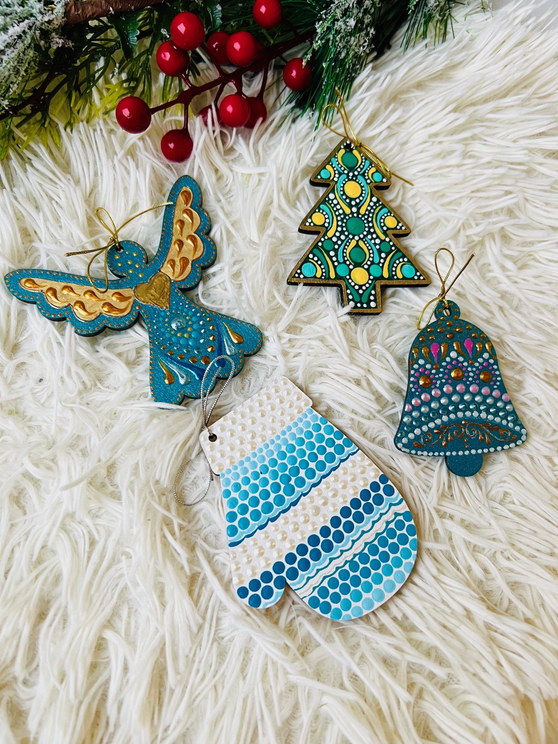 Set decoratiuni lemn Craciun -Pictat manual 6 - crăciun - decorațiuni de crăciun de casă - figurine pentru pomul de crăciun - Artynos.ro Set decoratiuni lemn Craciun -Pictat manual 6 - crăciun - decorațiuni de crăciun de casă - figurine pentru pomul de crăciun - Artynos.ro