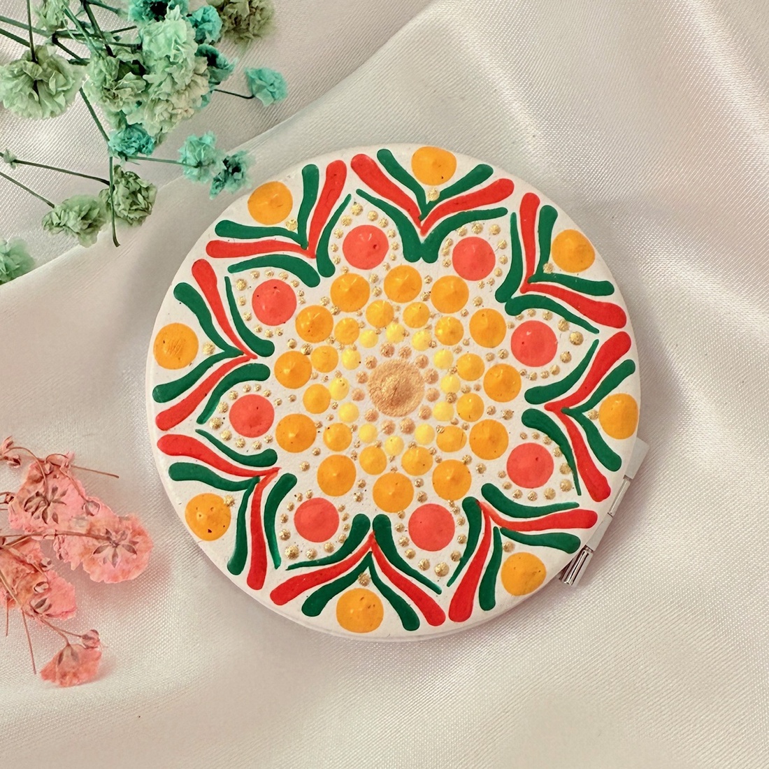 Oglinda rotunda-pictata manual - mandala  - baie și frumusețe - accesorii pentru îngrijirea feței - accesorii machiaj - Artynos.ro