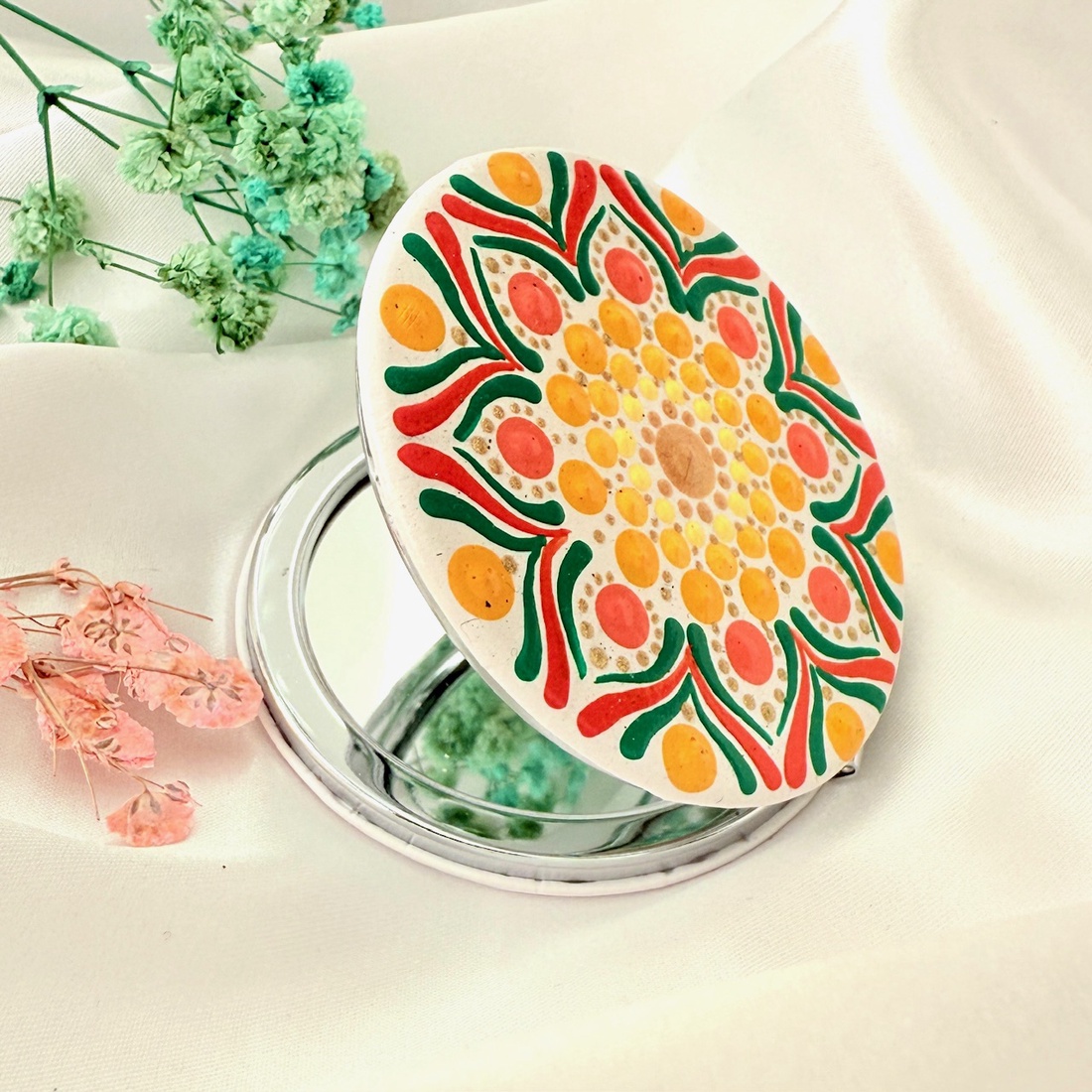 Oglinda rotunda-pictata manual - mandala  - baie și frumusețe - accesorii pentru îngrijirea feței - accesorii machiaj - Artynos.ro