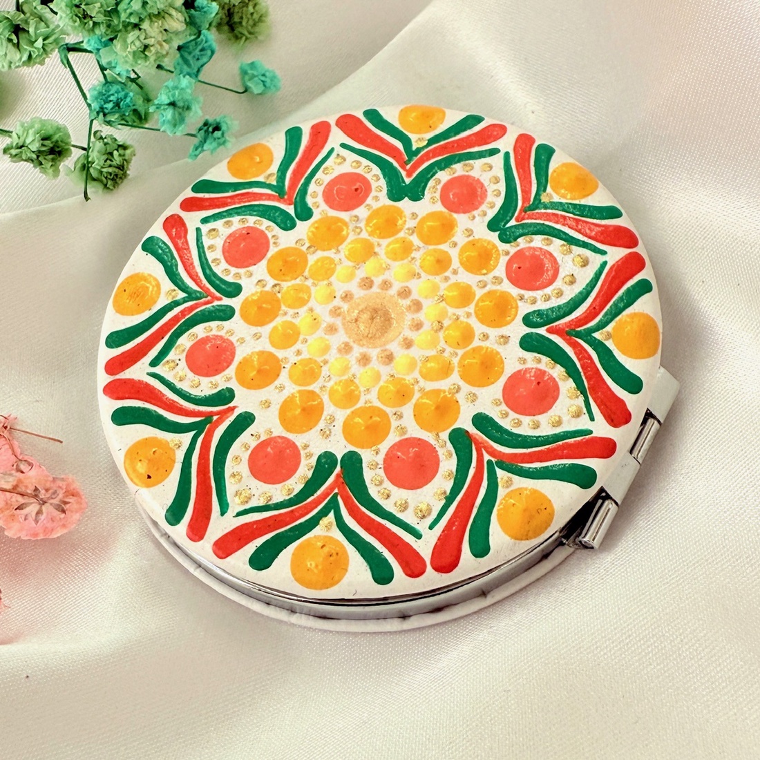 Oglinda rotunda-pictata manual - mandala  - baie și frumusețe - accesorii pentru îngrijirea feței - accesorii machiaj - Artynos.ro