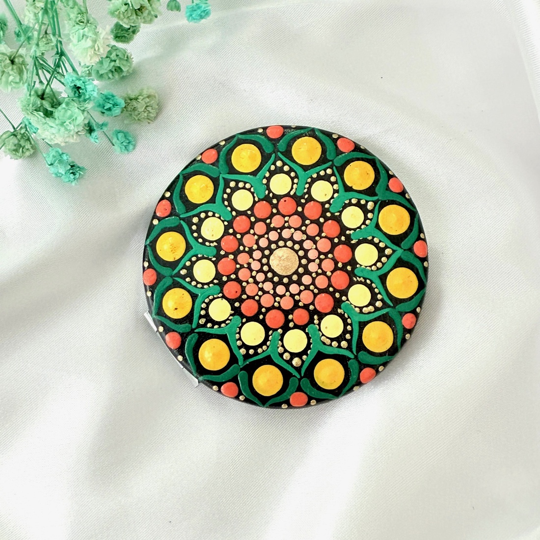 Oglinda poseta pictata manual - Green forest - baie și frumusețe - accesorii pentru îngrijirea feței - accesorii machiaj - Artynos.ro Oglinda poseta pictata manual - Green forest - baie și frumusețe - accesorii pentru îngrijirea feței - accesorii machiaj - Artynos.ro