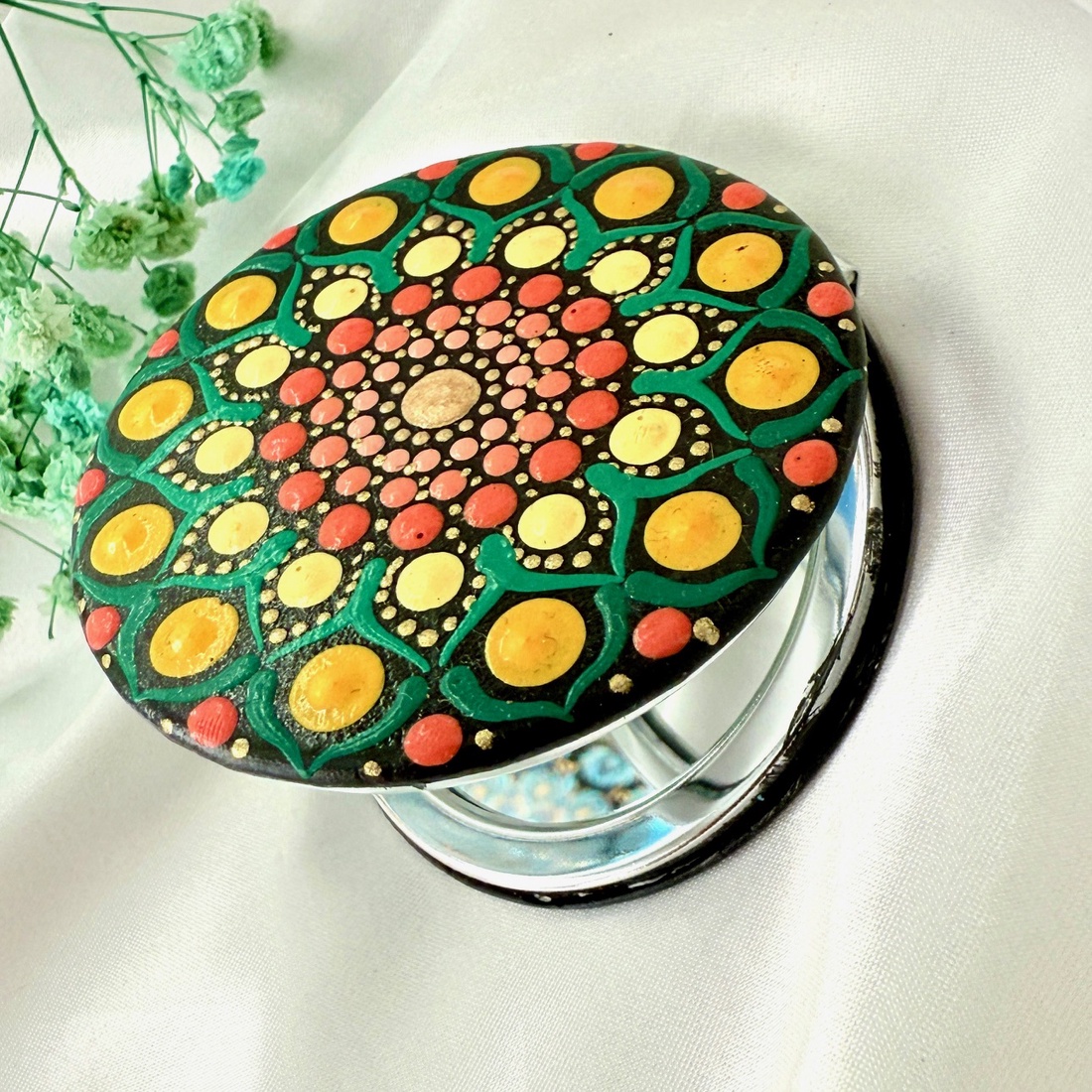 Oglinda poseta pictata manual - Green forest - baie și frumusețe - accesorii pentru îngrijirea feței - accesorii machiaj - Artynos.ro Oglinda poseta pictata manual - Green forest - baie și frumusețe - accesorii pentru îngrijirea feței - accesorii machiaj - Artynos.ro