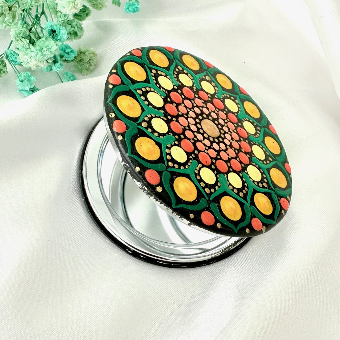 Oglinda poseta pictata manual - Green forest - baie și frumusețe - accesorii pentru îngrijirea feței - accesorii machiaj - Artynos.ro Oglinda poseta pictata manual - Green forest - baie și frumusețe - accesorii pentru îngrijirea feței - accesorii machiaj - Artynos.ro