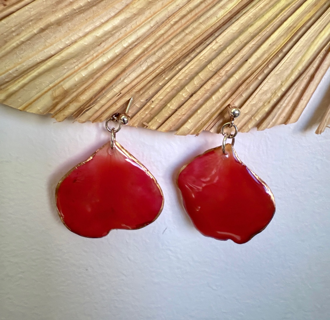 Cercei argint 925 din rasina si petale naturale de trandafir - bijuterii - cercei - cercei din rășină - Artynos.ro