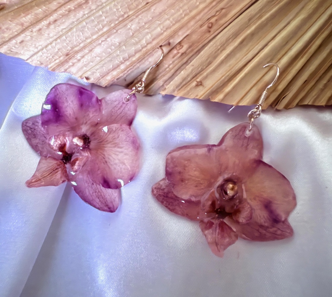 Cercei din argint 925 cu orhidee naturale în rășină - bijuterii - cercei - cercei din rășină - Artynos.ro