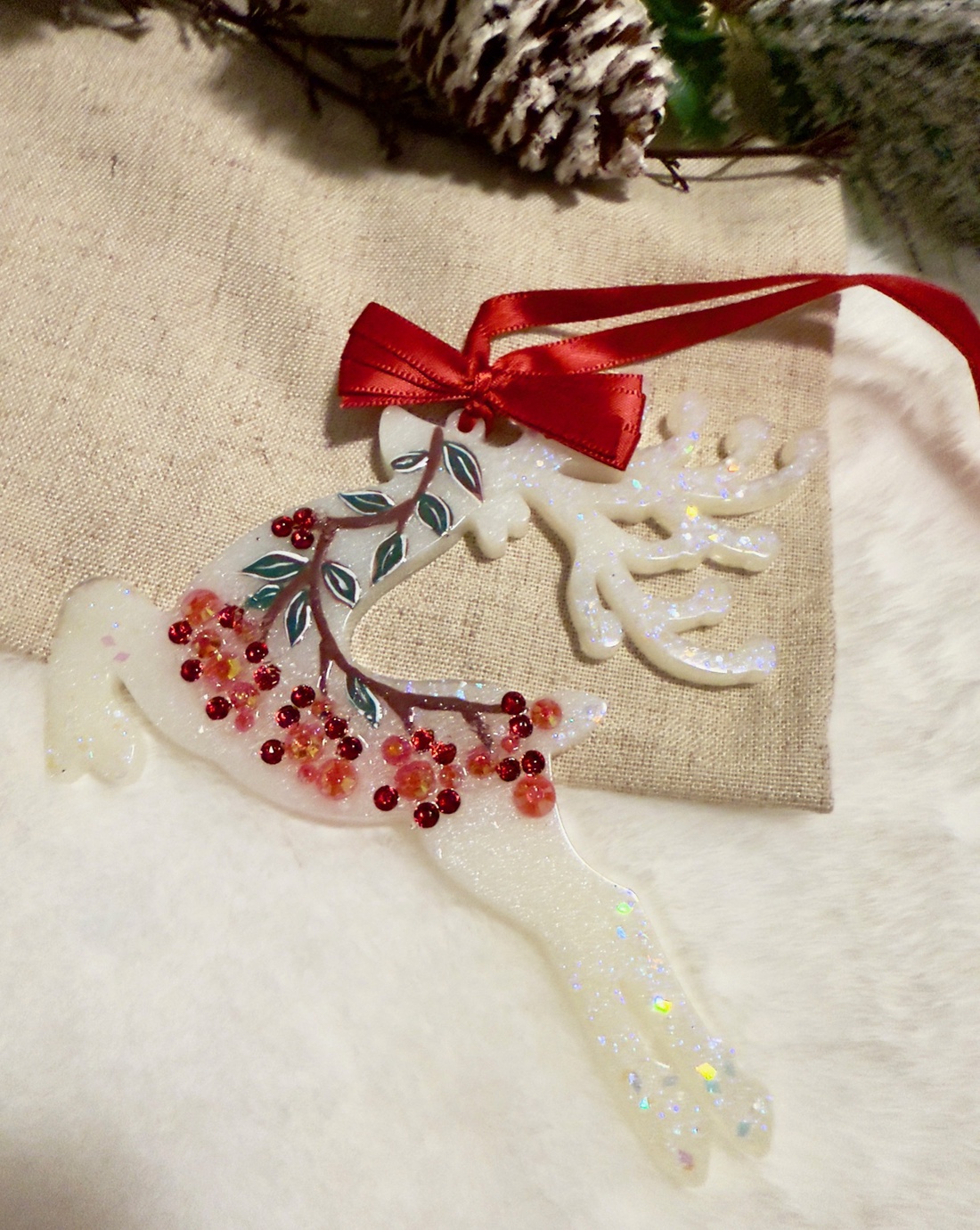 Ren rasina cu Detalii rosii Ornament Handmade - crăciun - decorațiuni de crăciun de casă - globuri de crăciun - Artynos.ro