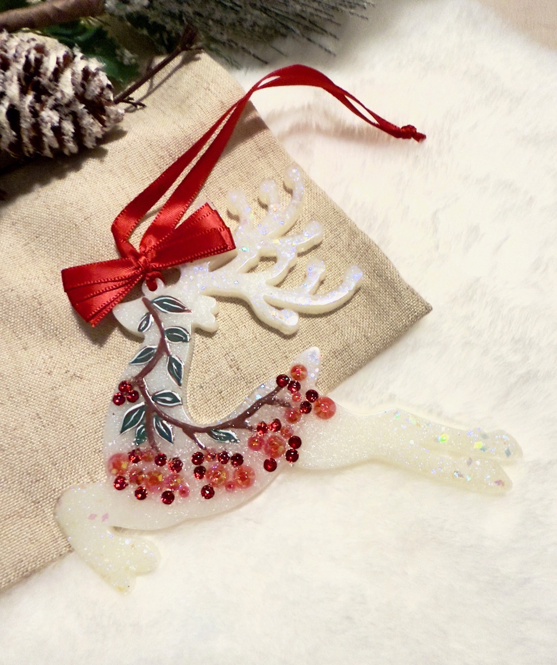 Ren rasina cu Detalii rosii Ornament Handmade - crăciun - decorațiuni de crăciun de casă - globuri de crăciun - Artynos.ro