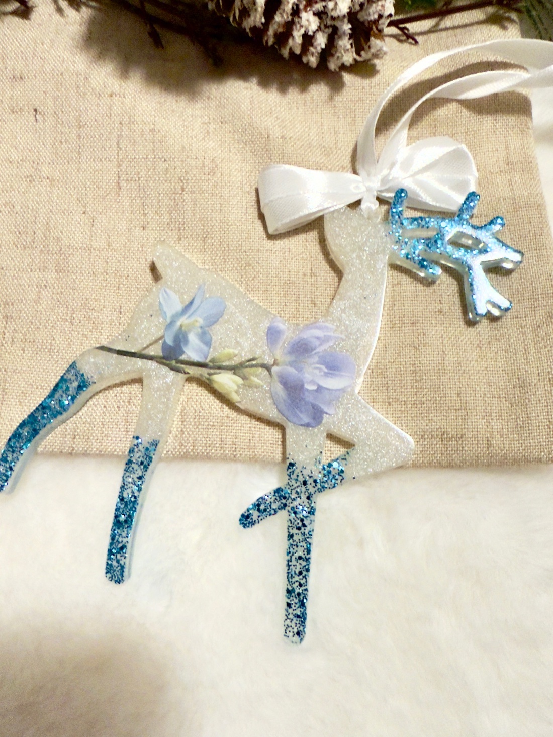 Ren în Stil Nordic Rășină Epoxidică cu Sclipici si Flori - crăciun - decorațiuni de crăciun de casă - globuri de crăciun - Artynos.ro