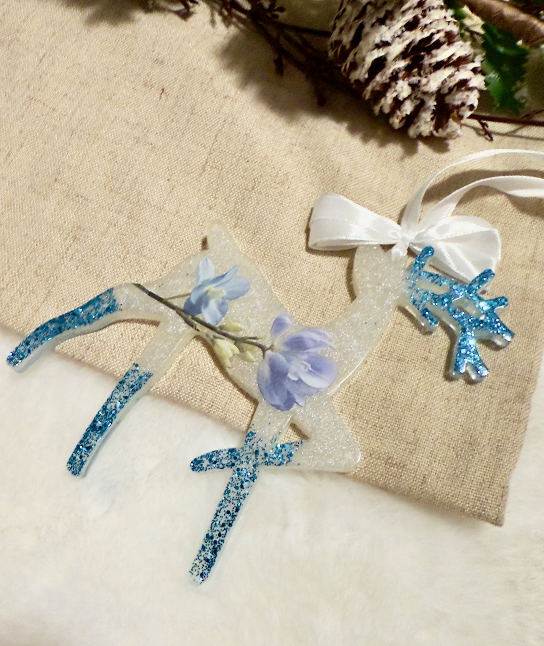 Ren în Stil Nordic Rășină Epoxidică cu Sclipici si Flori - crăciun - decorațiuni de crăciun de casă - globuri de crăciun - Artynos.ro