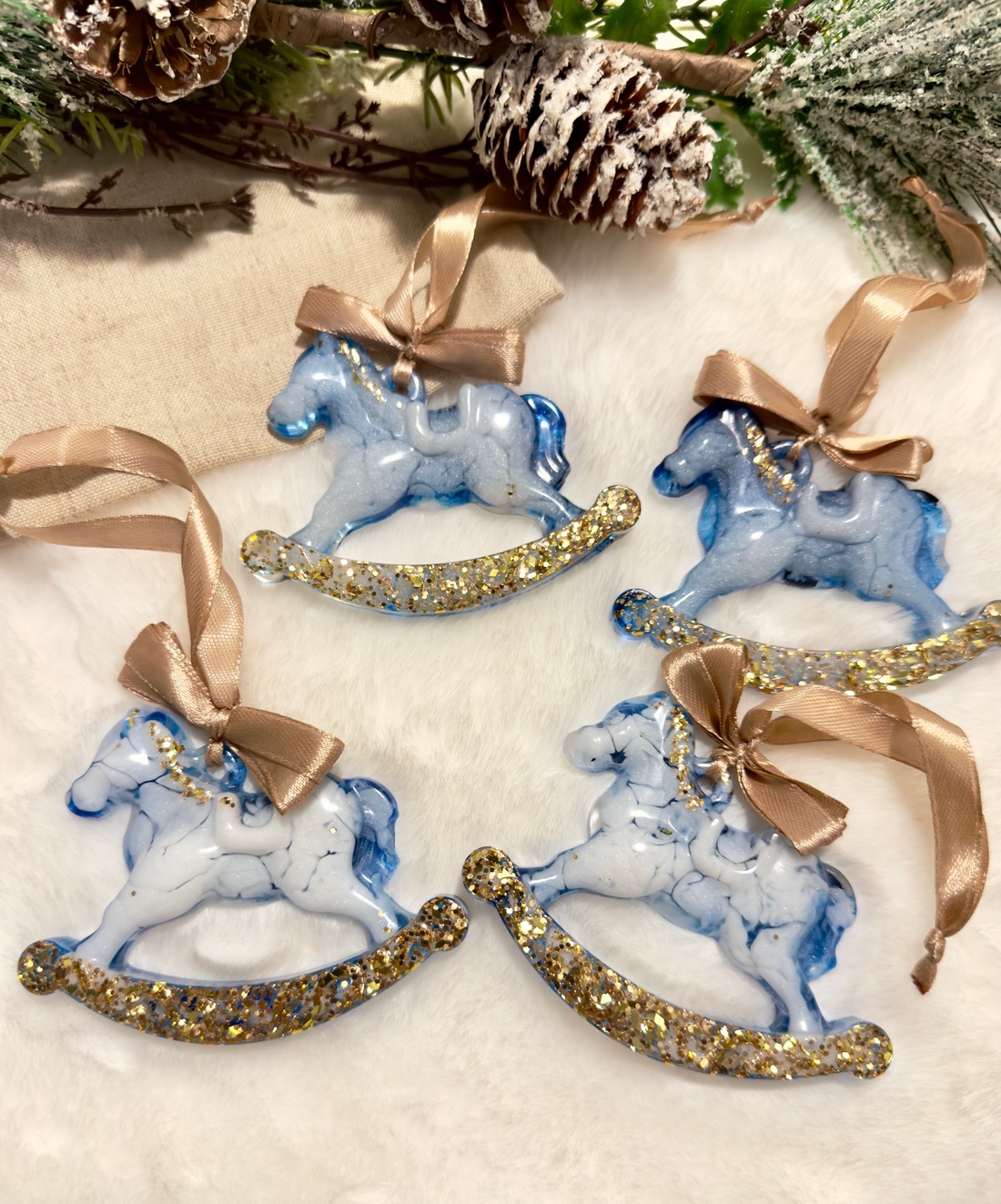 Căluț rasina cu Efect de Zăpadă  Ornament Handmade - crăciun - decorațiuni de crăciun de casă - globuri de crăciun - Artynos.ro