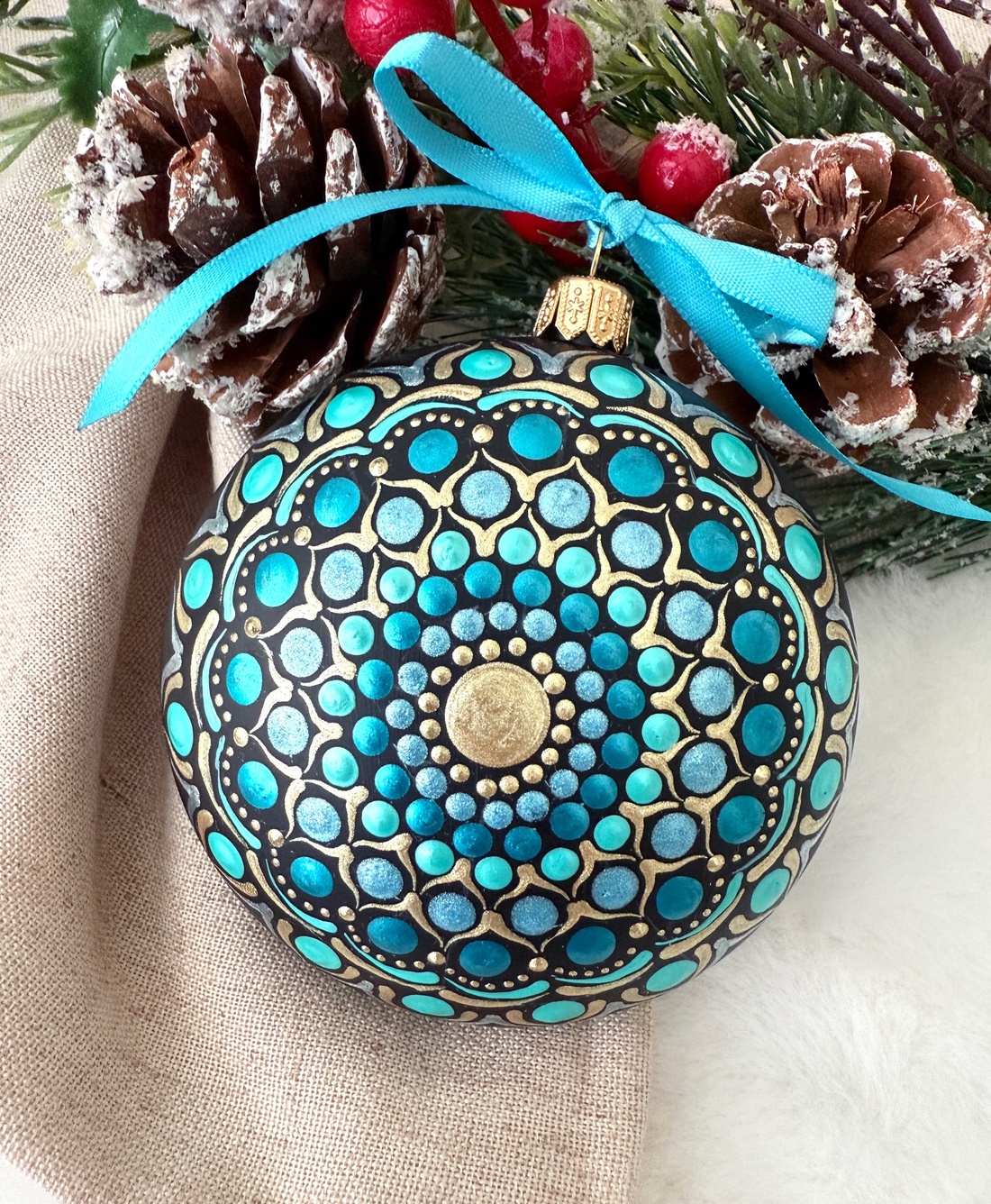 Simfonie de Culori Glob Mandala Handmade - crăciun - decorațiuni de crăciun de casă - globuri de crăciun - Artynos.ro