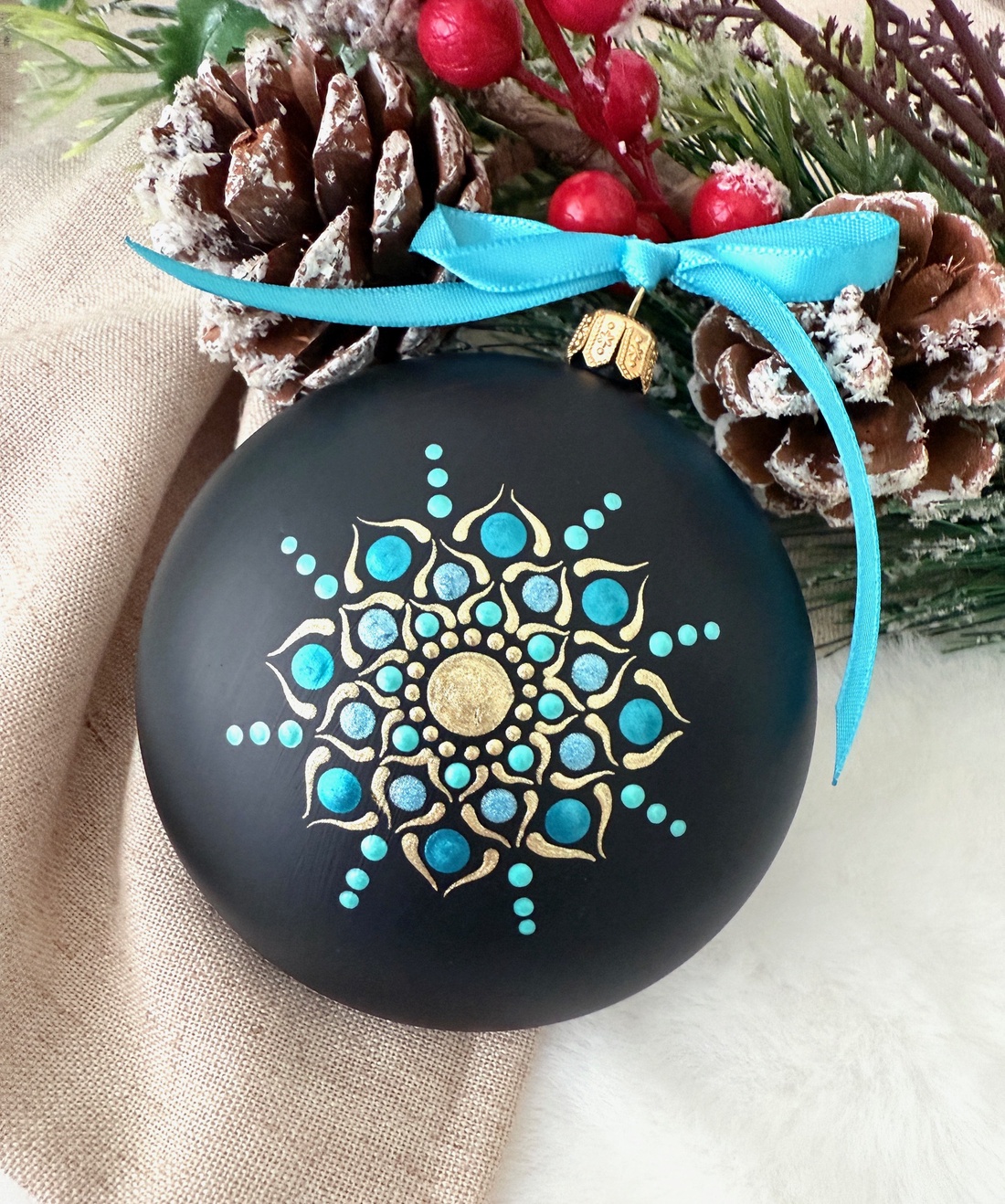 Simfonie de Culori Glob Mandala Handmade - crăciun - decorațiuni de crăciun de casă - globuri de crăciun - Artynos.ro