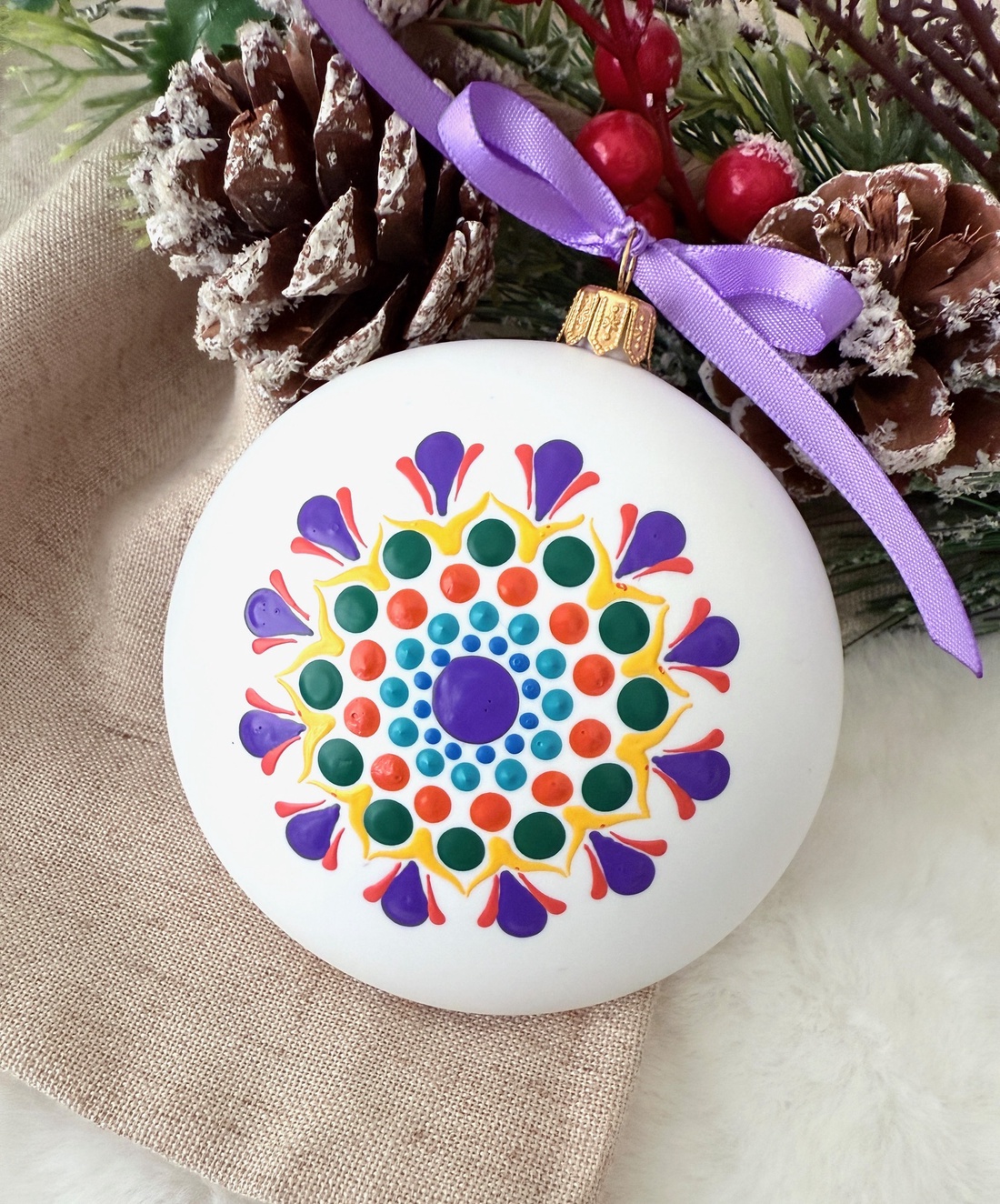 Glob pictat manual - Curcubeu - crăciun - decorațiuni de crăciun de casă - globuri de crăciun - Artynos.ro