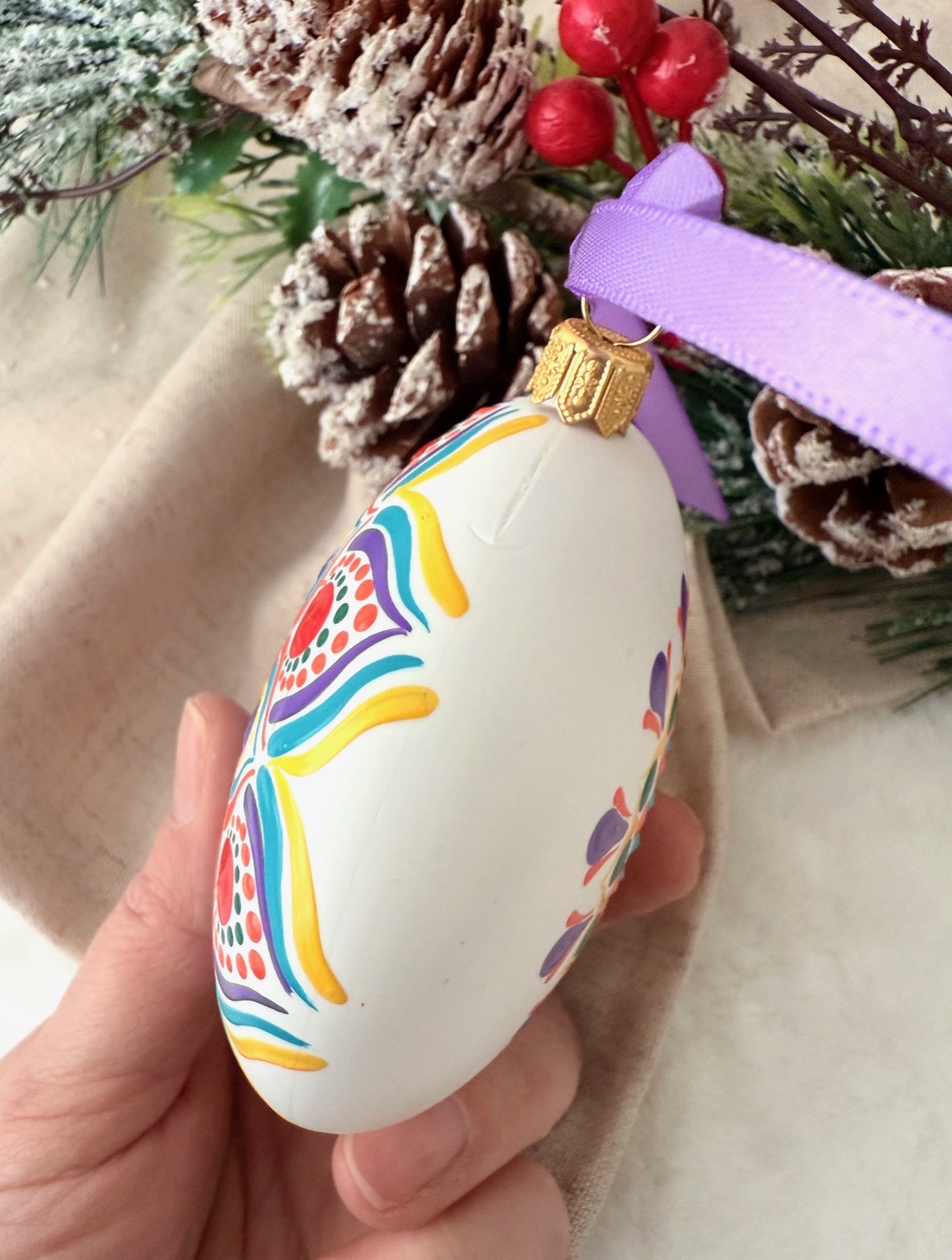 Glob pictat manual - Curcubeu - crăciun - decorațiuni de crăciun de casă - globuri de crăciun - Artynos.ro