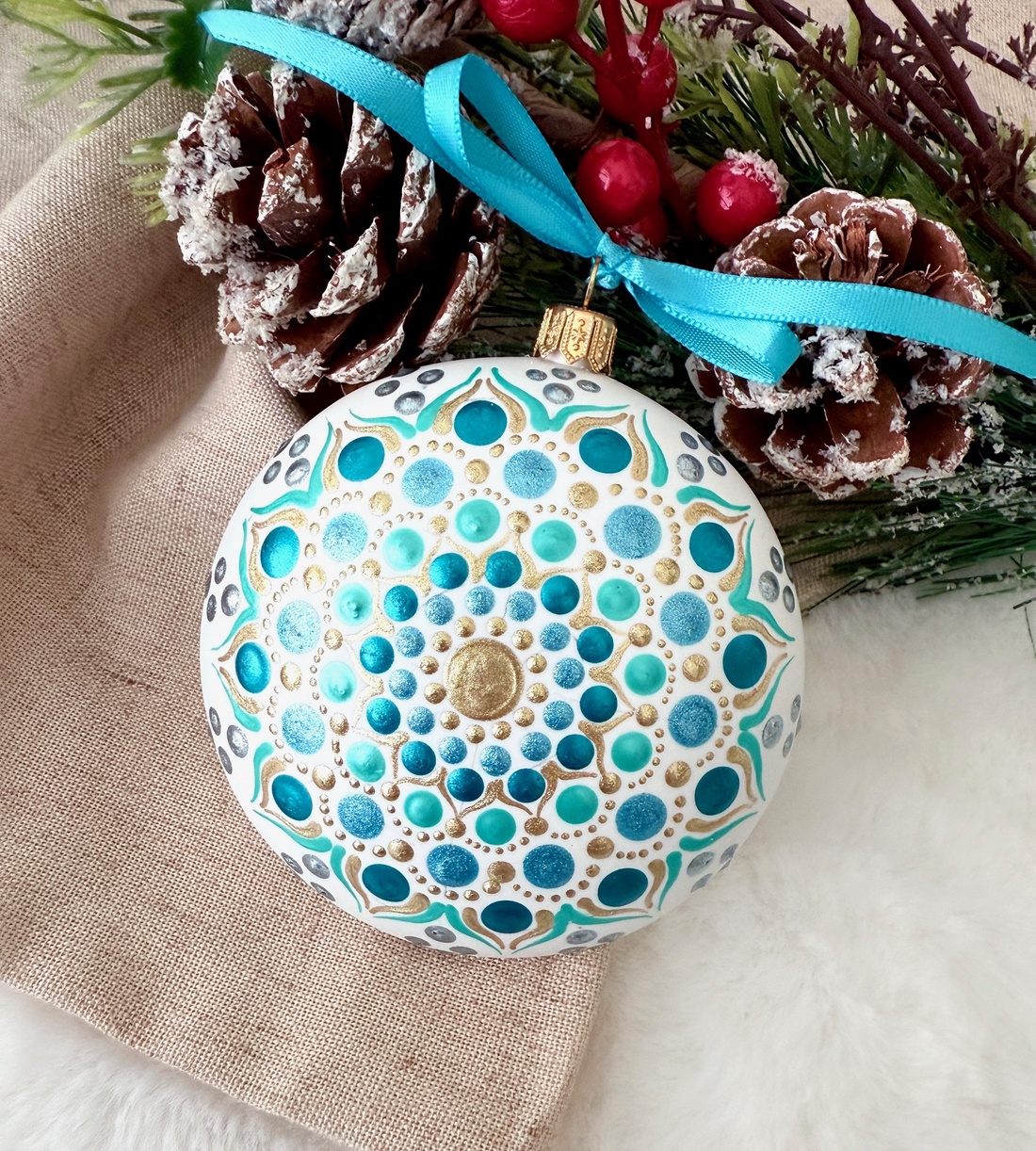 Glob pictat manual - Fulg de nea - crăciun - decorațiuni de crăciun de casă - globuri de crăciun - Artynos.ro
