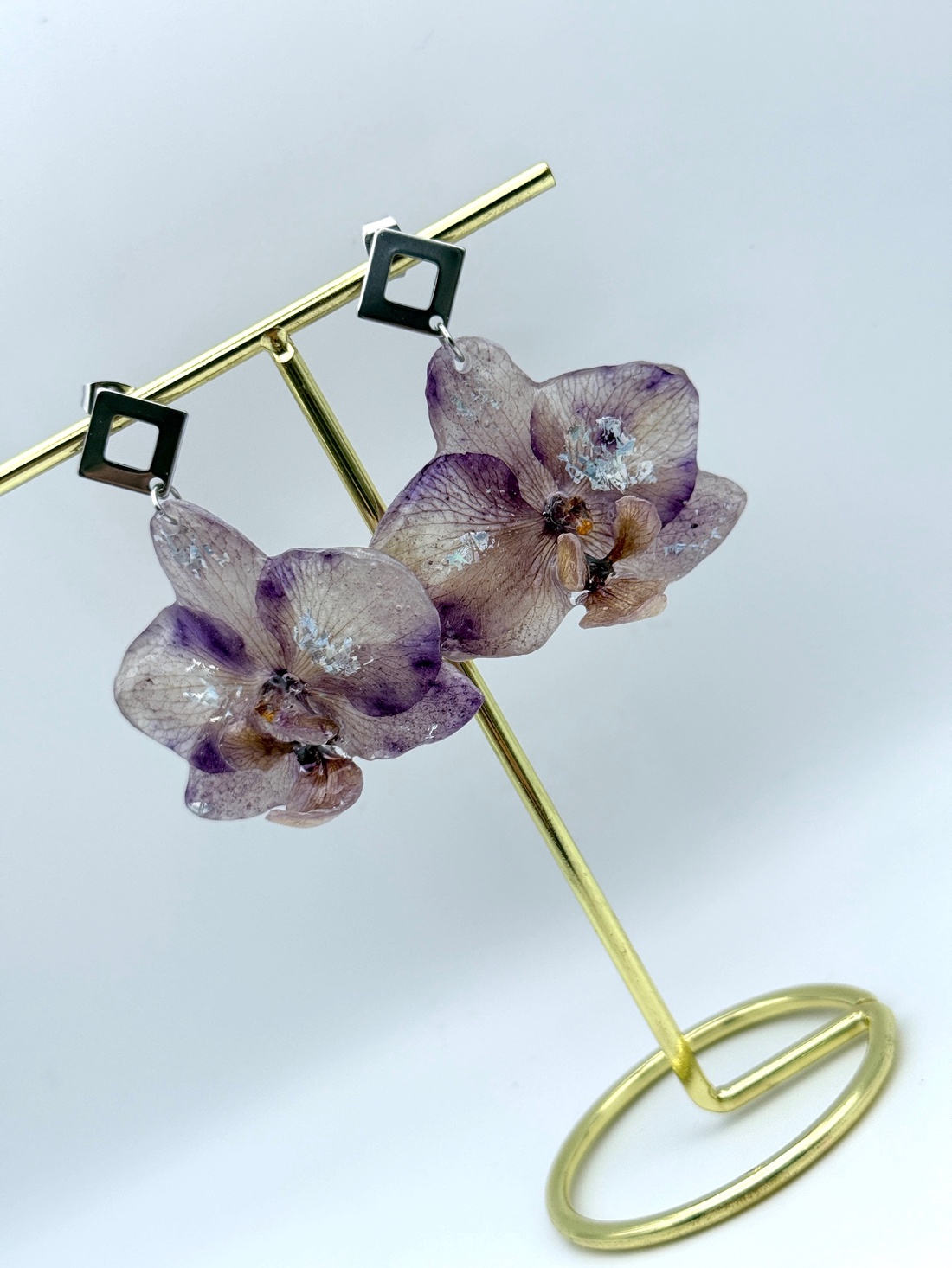 Cercei handmade inspirați din natură � hortensie naturala în rășină - bijuterii - cercei - cercei din rășină - Artynos.ro