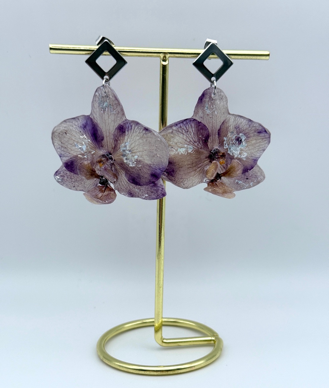 Cercei handmade inspirați din natură � hortensie naturala în rășină - bijuterii - cercei - cercei din rășină - Artynos.ro