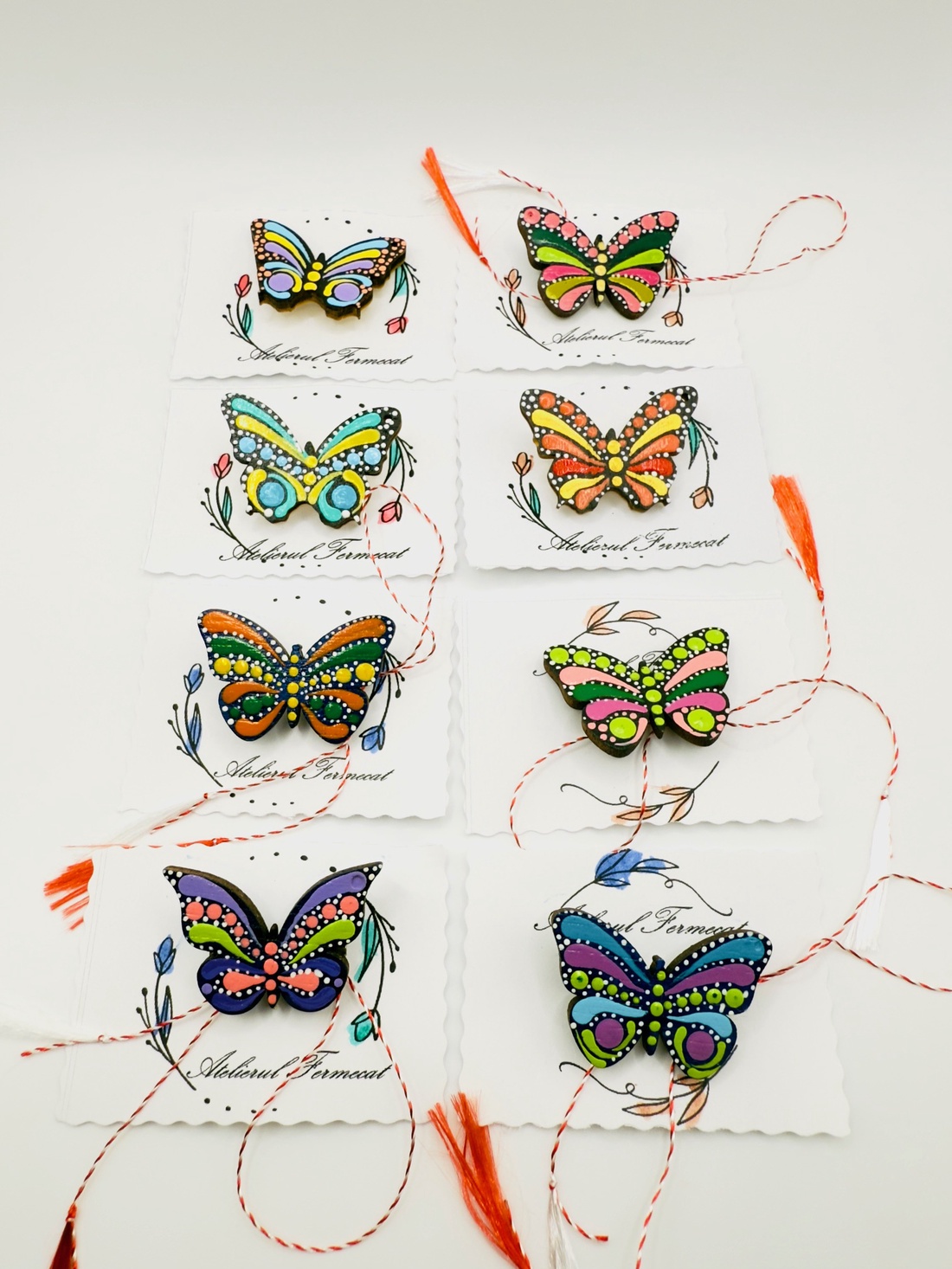 Mărțișor broșă fluture pictat manual pe lemn � tehnica punctului - bijuterii - mărțișor - Artynos.ro