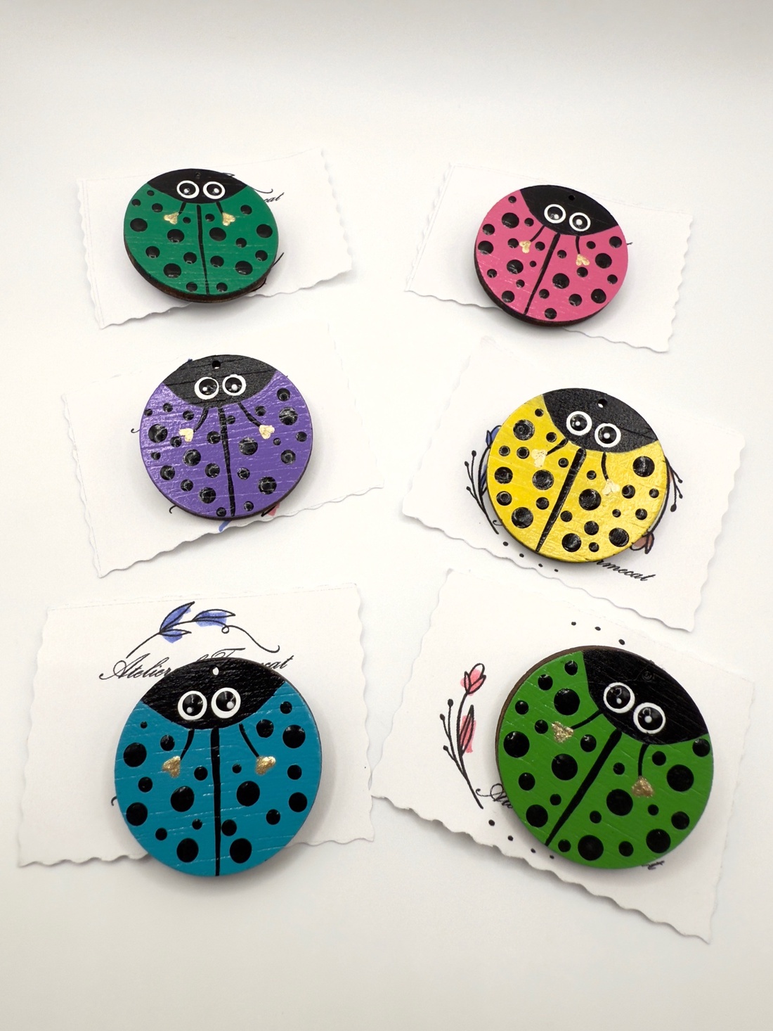 Broșă Mărțișor gargarita  � pictată manual pe lemn - bijuterii - mărțișor - Artynos.ro