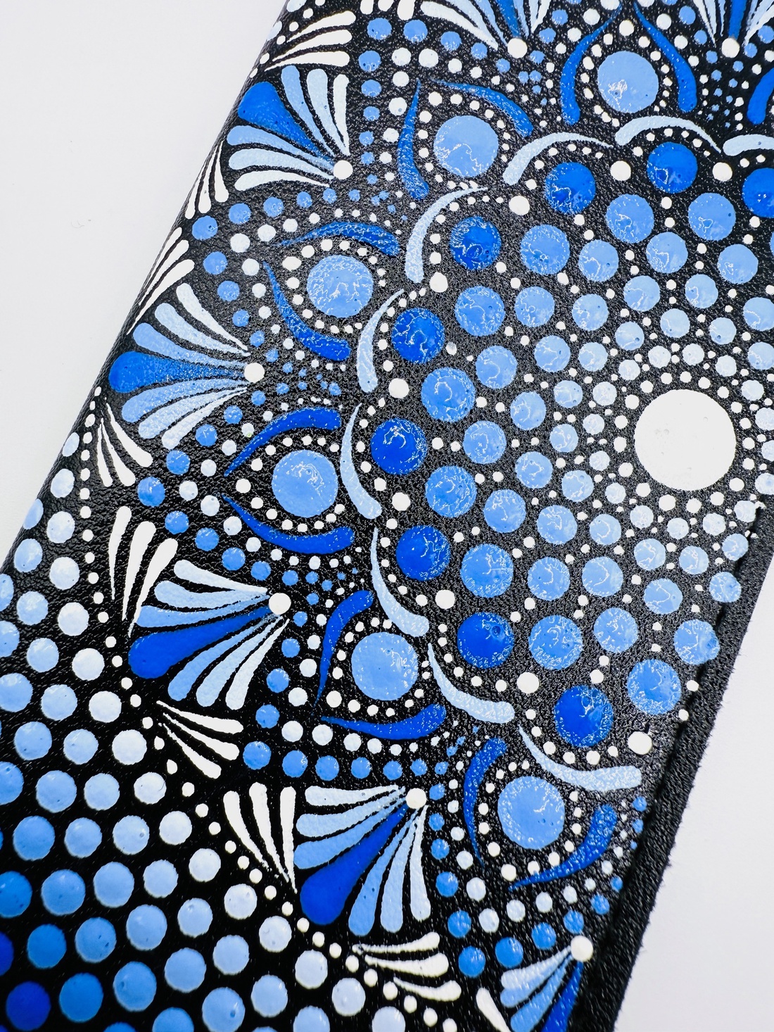 Etui ochelari pictat manual � Mandală albastru regal  - genți și portofele - portofele, huse, suporturi - suport de ochelari - Artynos.ro