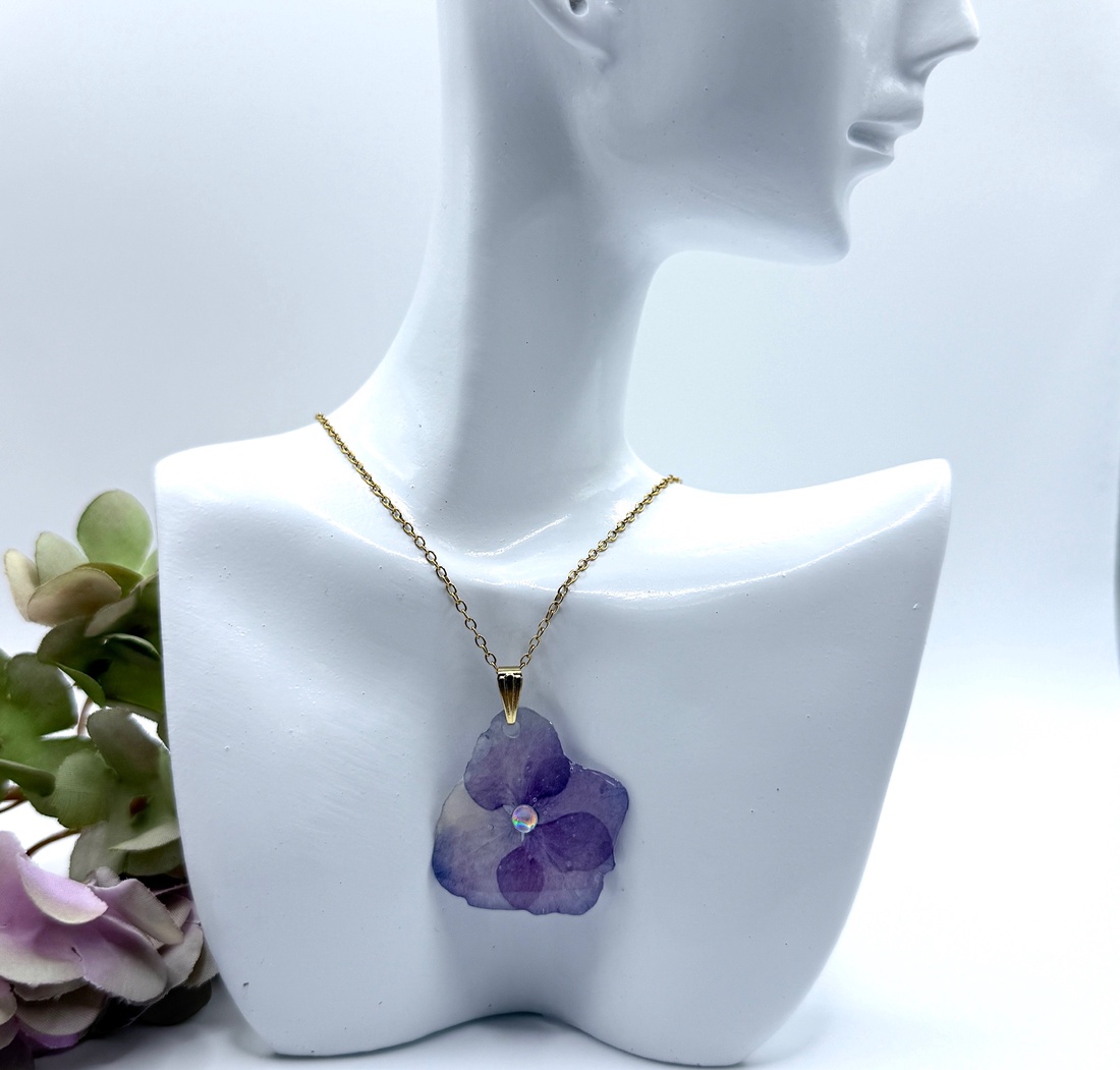 Pandantiv rasina Colier handmade cu hortensie mov - bijuterii - coliere - pandative - Artynos.ro
