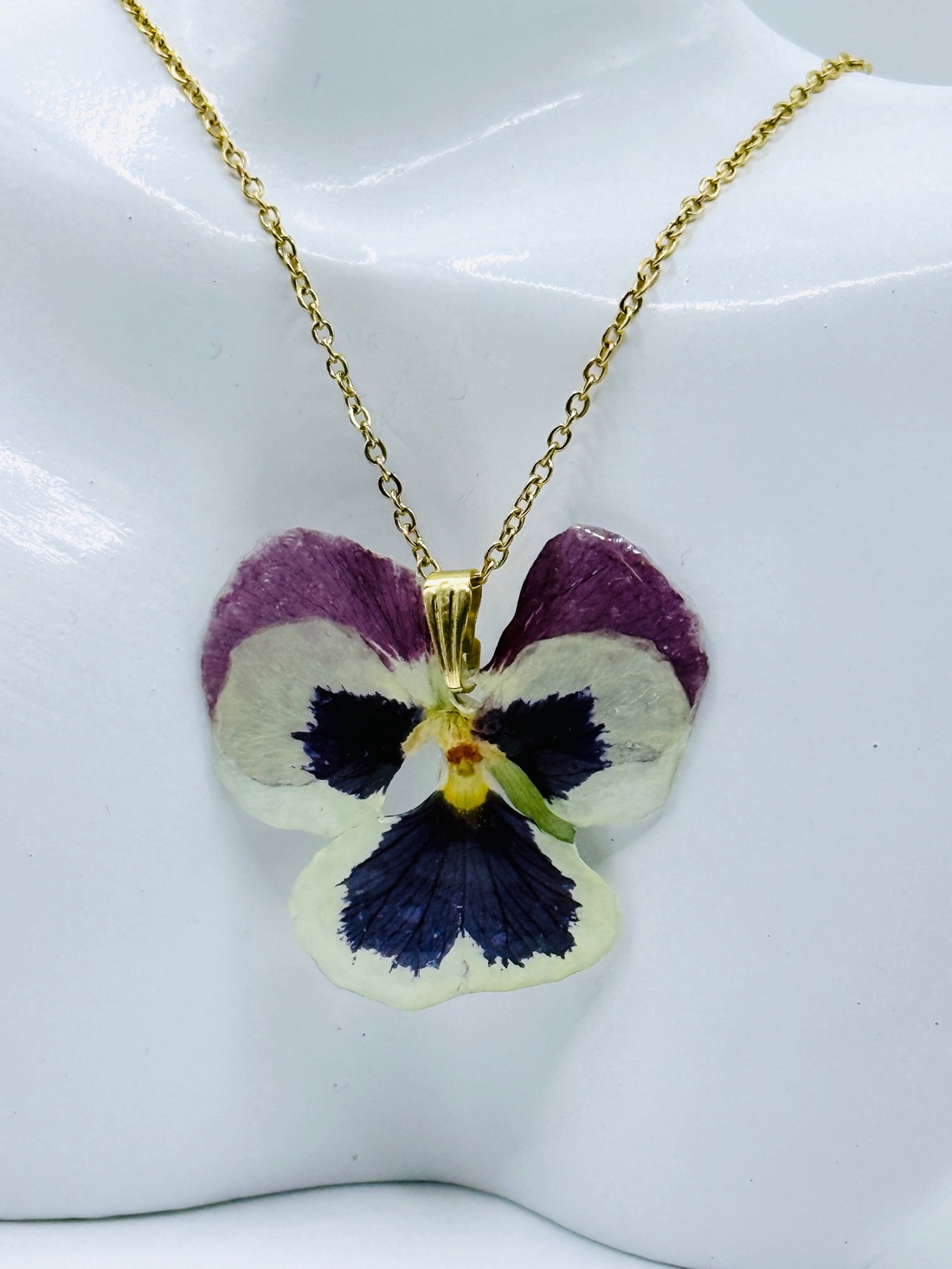 Pandantiv handmade unicat din rasina si flori naturale - bijuterii - coliere - pandative - Artynos.ro