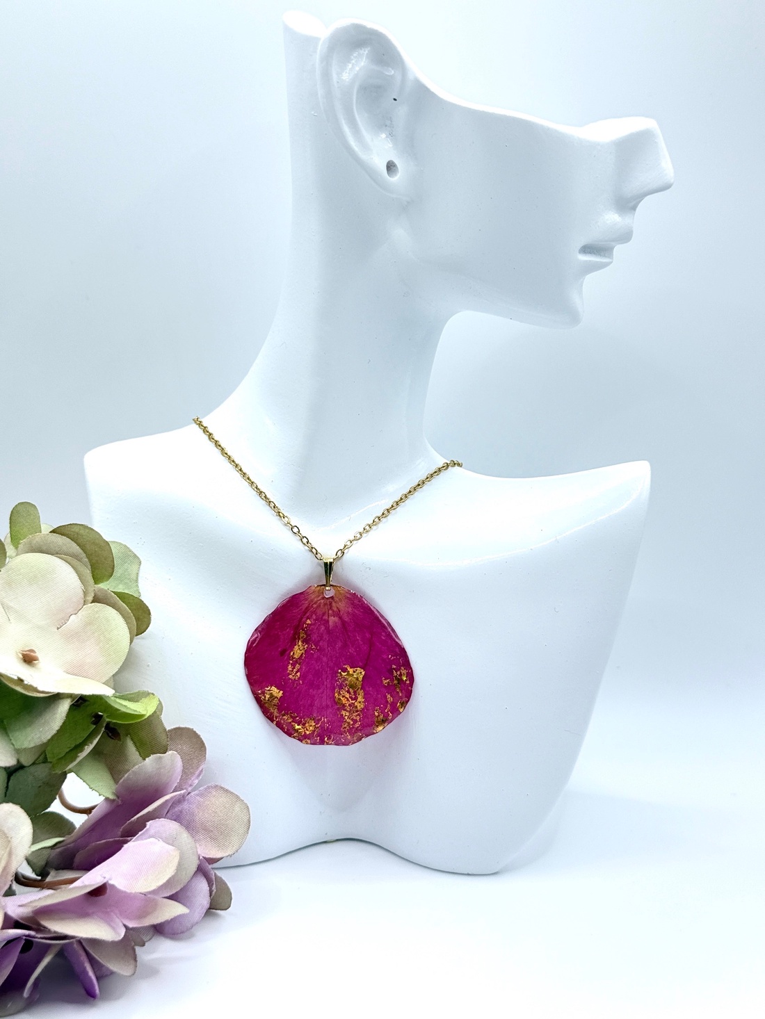 Pandantiv Handmade cu Petale de Trandafir Natural - bijuterii - coliere - pandative - Artynos.ro